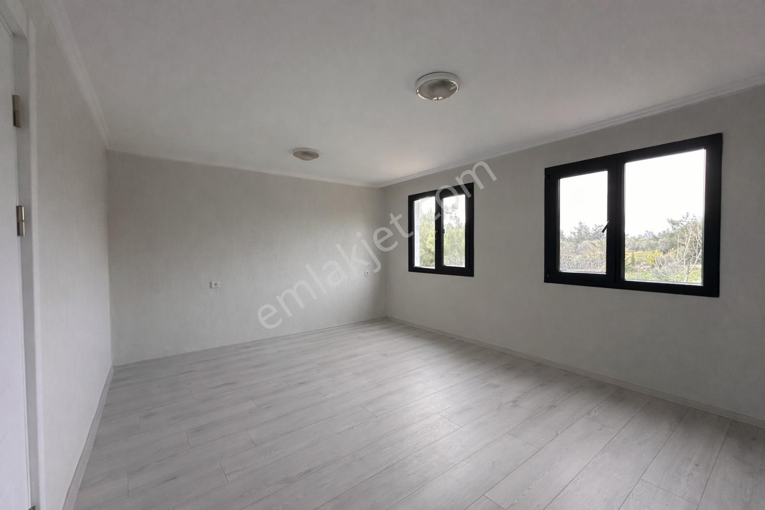 İçmeler'de Deniz Manzaralı Ana Yola Yakın Çiftlik Evi - Görsel 16