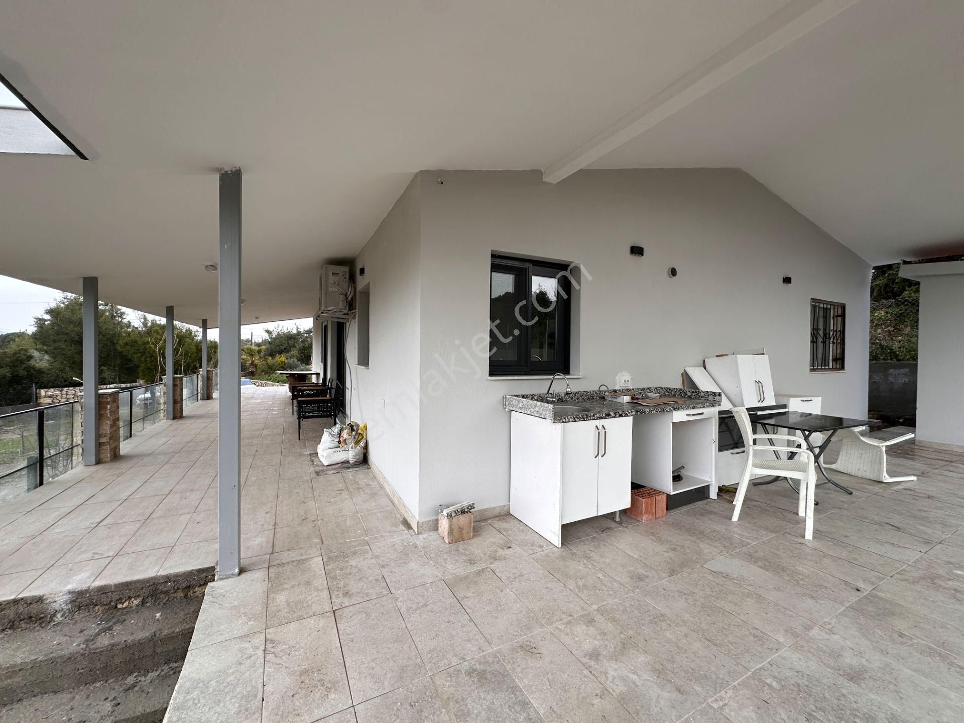 İçmeler'de Deniz Manzaralı Ana Yola Yakın Çiftlik Evi - Görsel 9