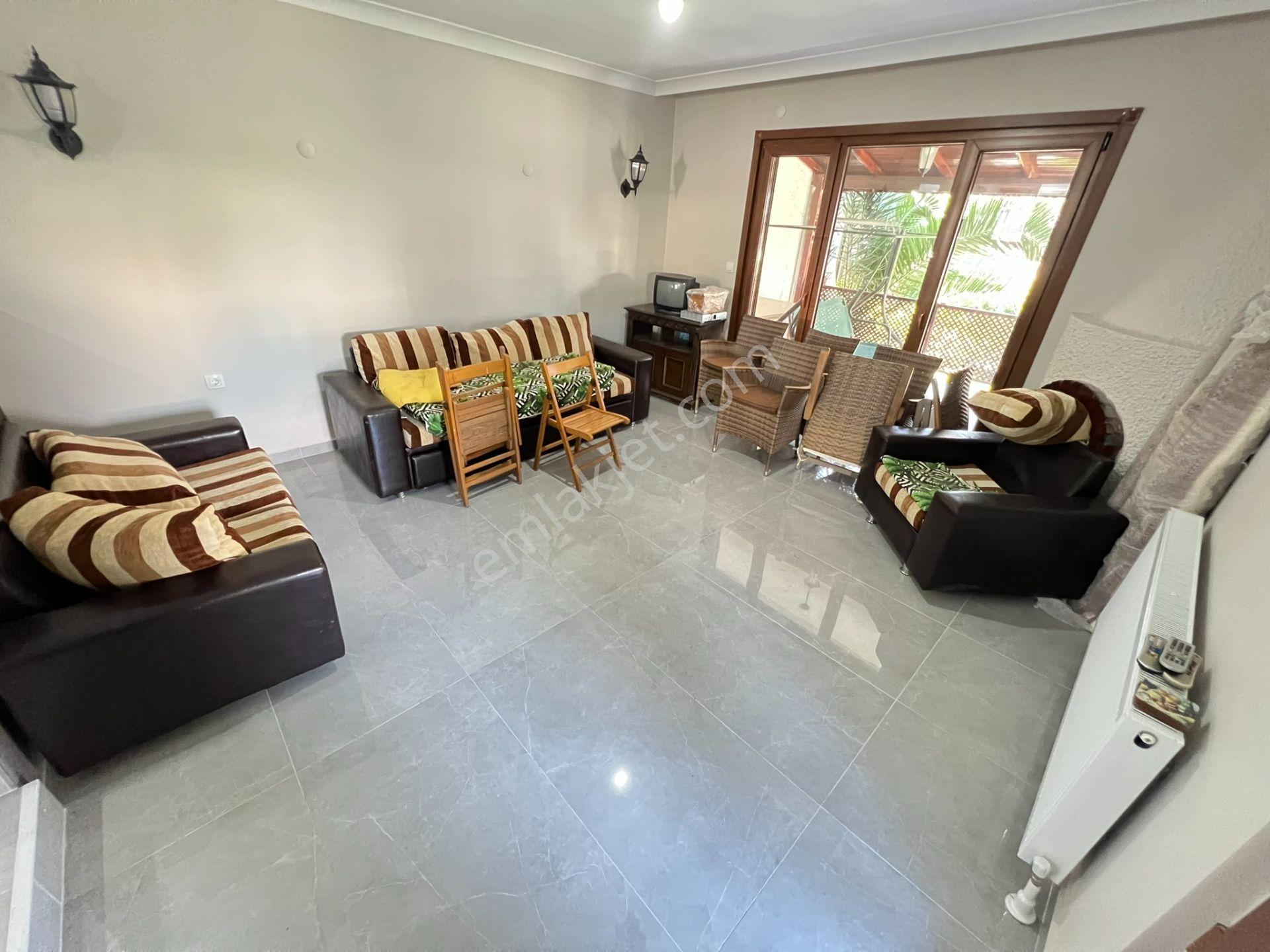 Vizyon Emlak'tan Site İçerisinde Havuzlu Masrafsız Yapılı Villa - Görsel 3