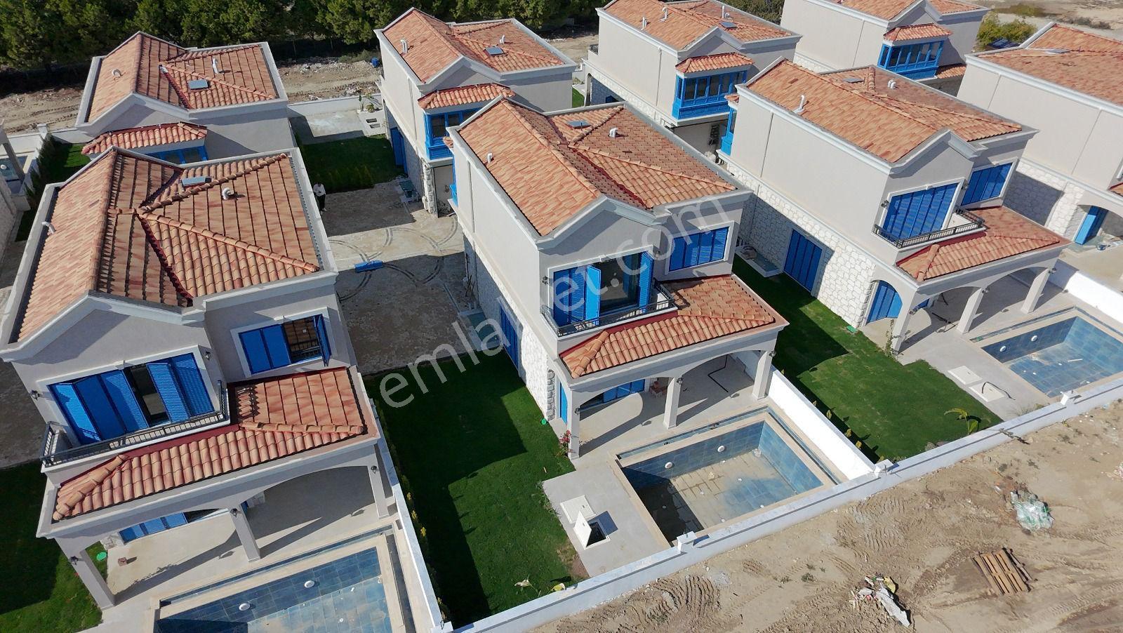 Kuşadası Awm Ve Denize Yakın Konumda Müstakil Bahçeli 5+2 Villa - Görsel 3