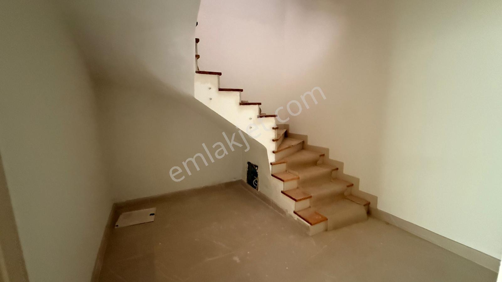 Kuşadası Awm Ve Denize Yakın Konumda Müstakil Bahçeli 5+2 Villa - Görsel 9