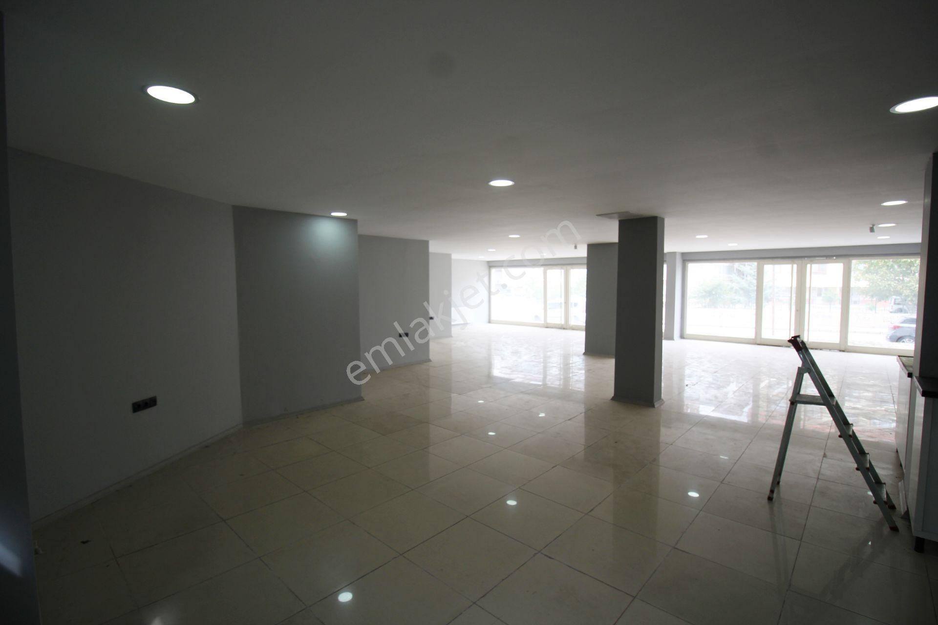 Krc'den Misket Mahallesinde 700 Metrekare Komple Satılık Dükkan - Görsel 4