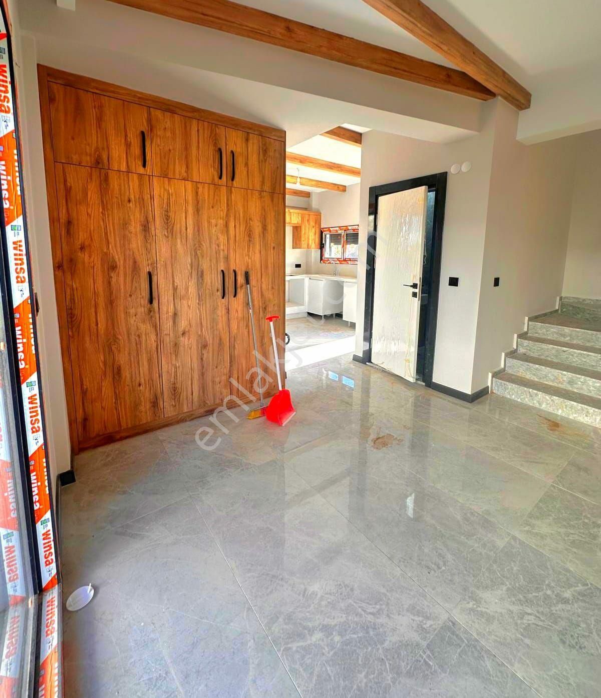 Kuşadasında Köşe Konumlu Özel Havuzlu 3+1 Sıfır Villa - Görsel 7