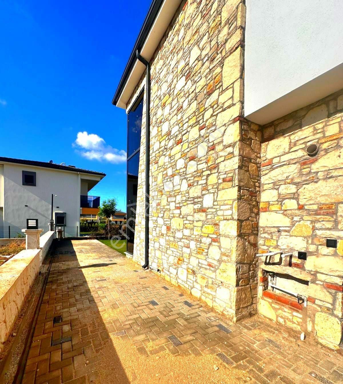 Kuşadasında Köşe Konumlu Özel Havuzlu 3+1 Sıfır Villa - Görsel 26