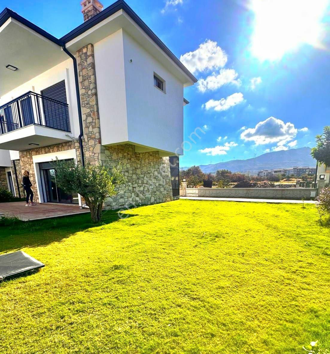 Kuşadasında Köşe Konumlu Özel Havuzlu 3+1 Sıfır Villa - Görsel 31