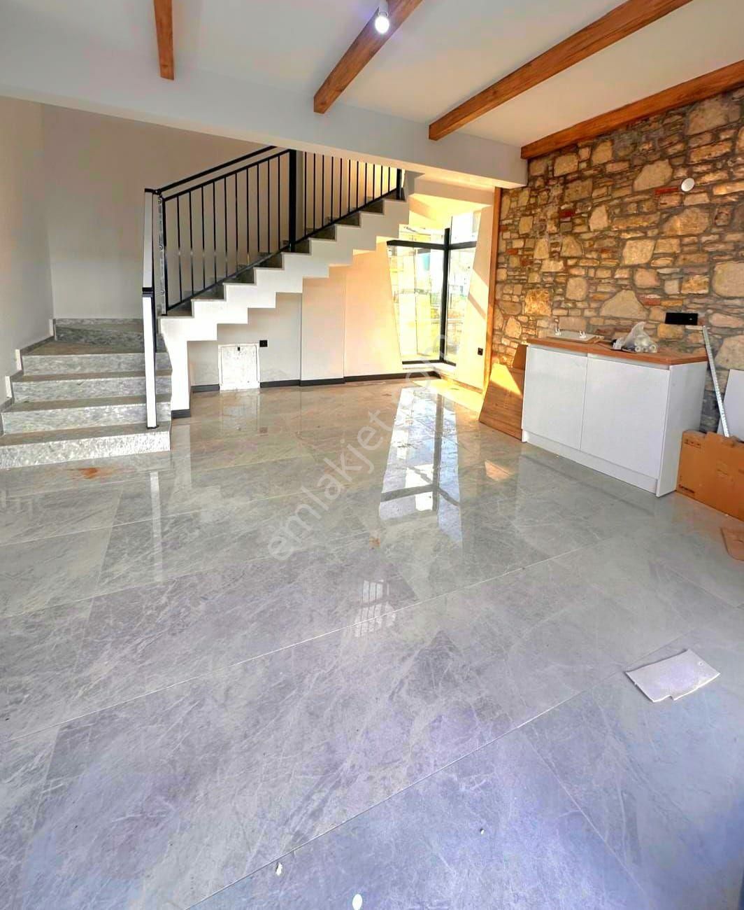 Kuşadasında Köşe Konumlu Özel Havuzlu 3+1 Sıfır Villa - Görsel 8