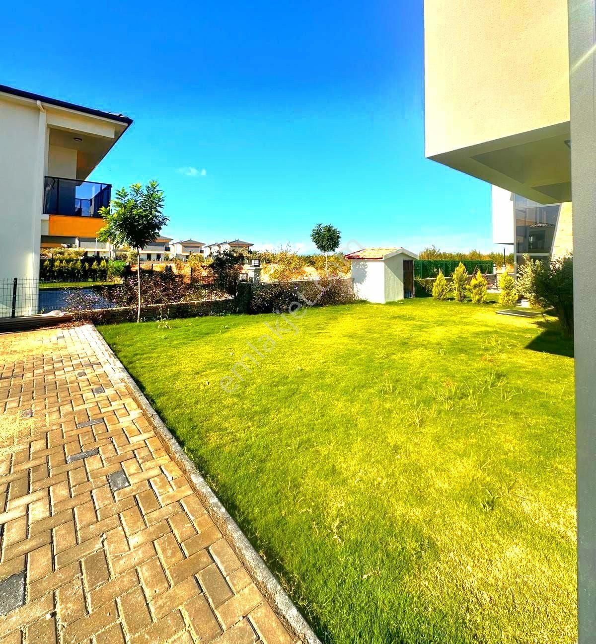 Kuşadasında Köşe Konumlu Özel Havuzlu 3+1 Sıfır Villa - Görsel 15