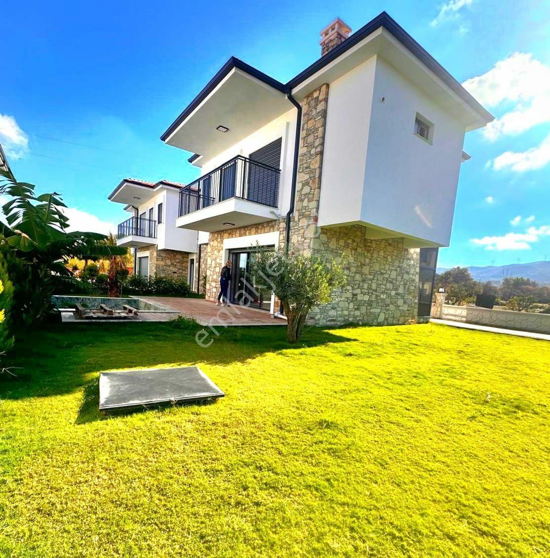 Kuşadasında Köşe Konumlu Özel Havuzlu 3+1 Sıfır Villa - Görsel 4