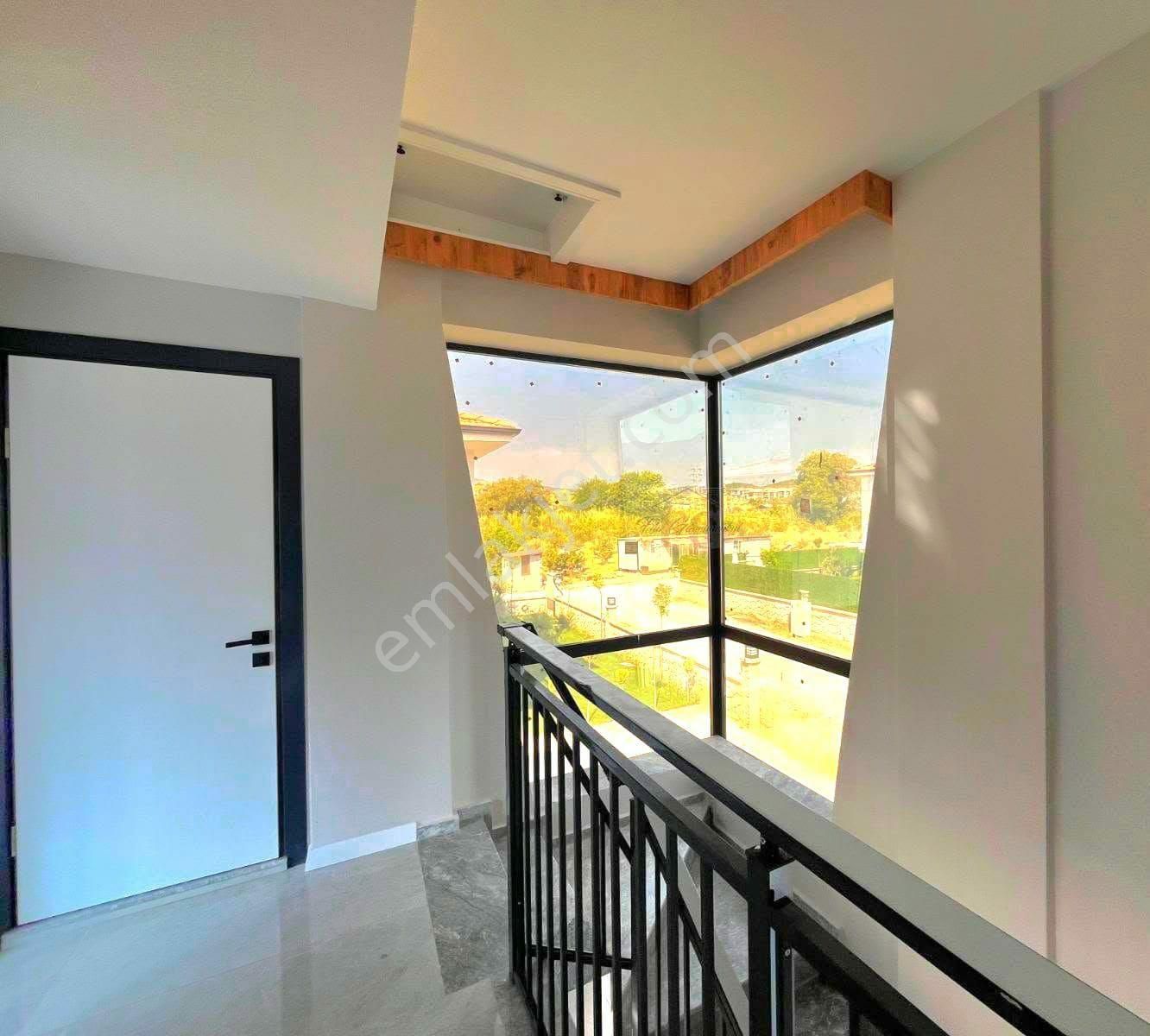 Kuşadasında Köşe Konumlu Özel Havuzlu 3+1 Sıfır Villa - Görsel 21