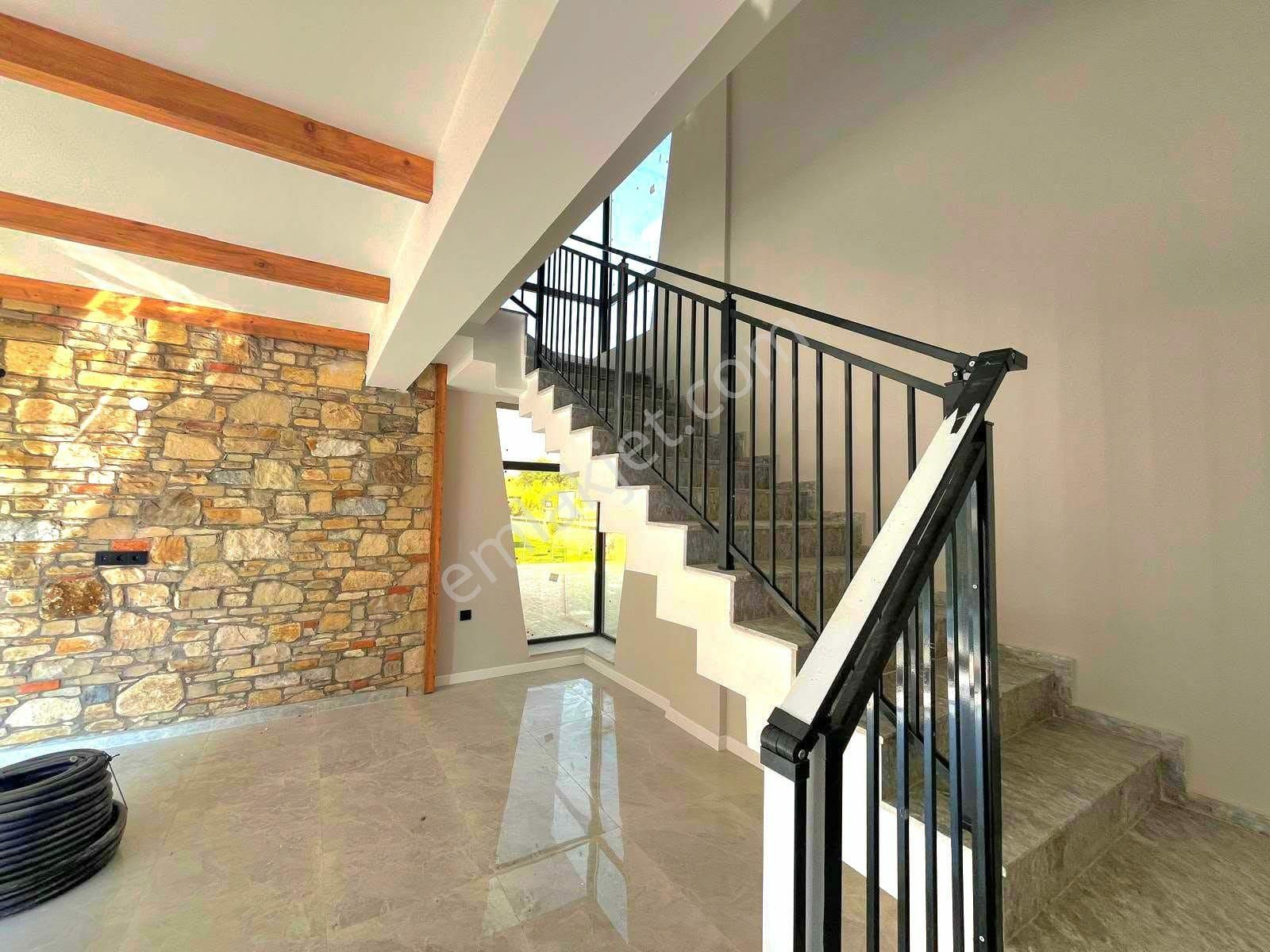 Kuşadasında Köşe Konumlu Özel Havuzlu 3+1 Sıfır Villa - Görsel 22