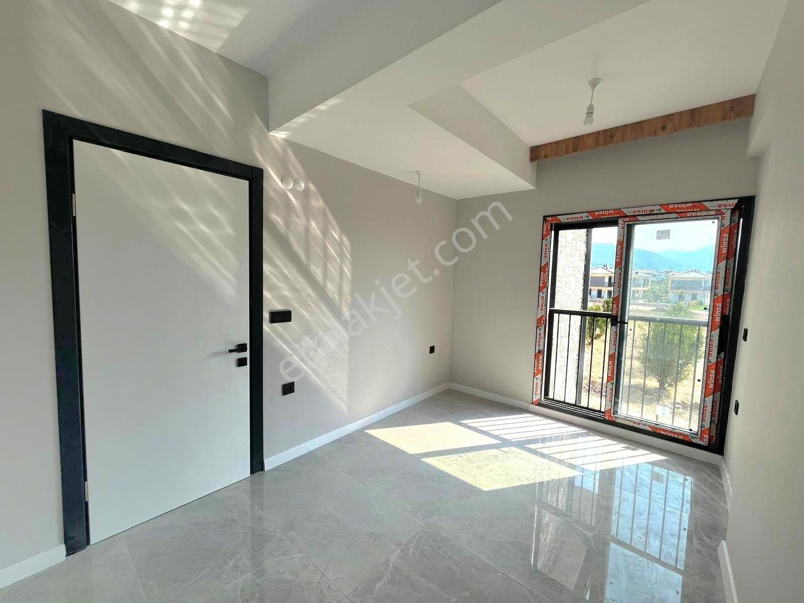 Kuşadasında Köşe Konumlu Özel Havuzlu 3+1 Sıfır Villa - Görsel 25