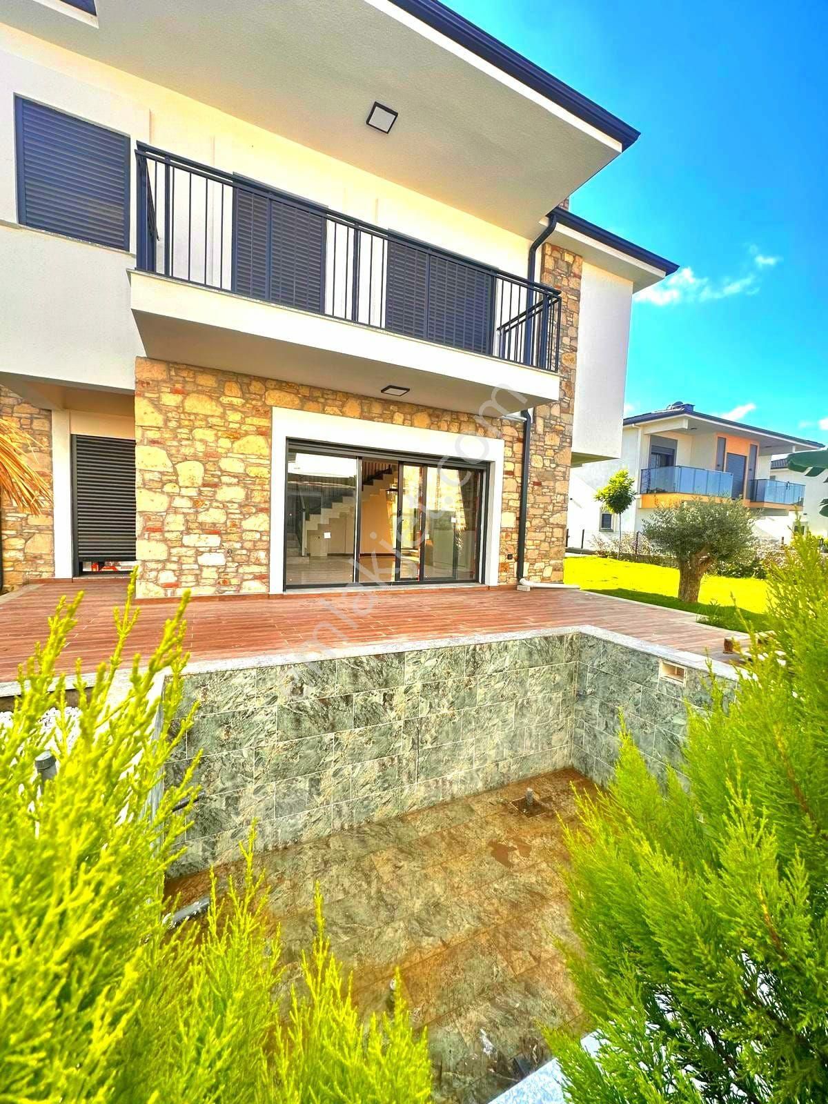 Kuşadasında Köşe Konumlu Özel Havuzlu 3+1 Sıfır Villa - Görsel 5