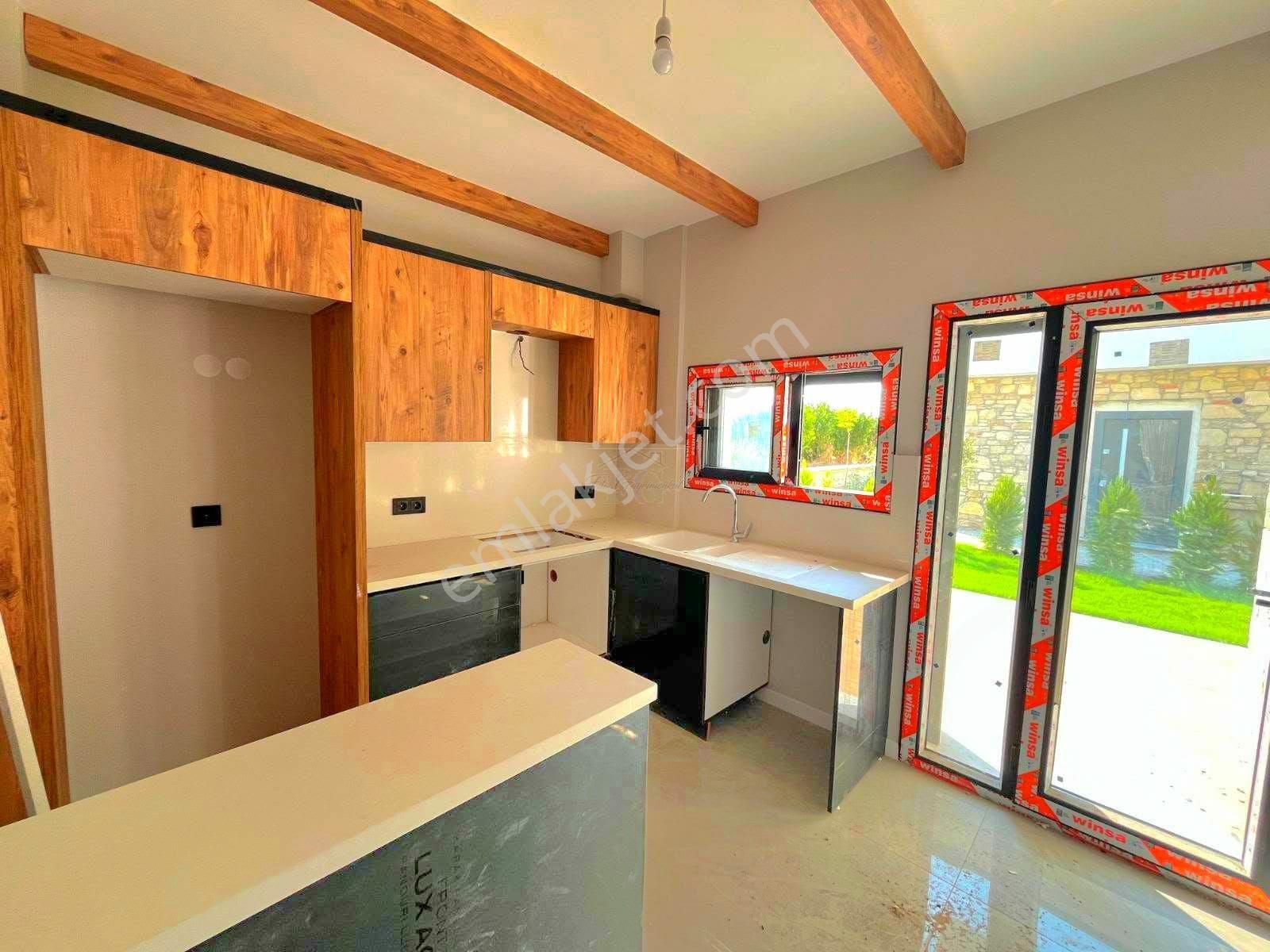 Kuşadasında Köşe Konumlu Özel Havuzlu 3+1 Sıfır Villa - Görsel 23