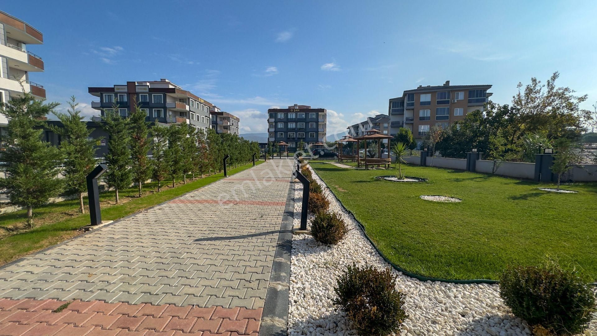 No:10 Gayrimenkul'den–altınova’da Havuzlu Site İçerisinde,merkezi Konumda 2+1 Bahçe Katı Daire - Görsel 2