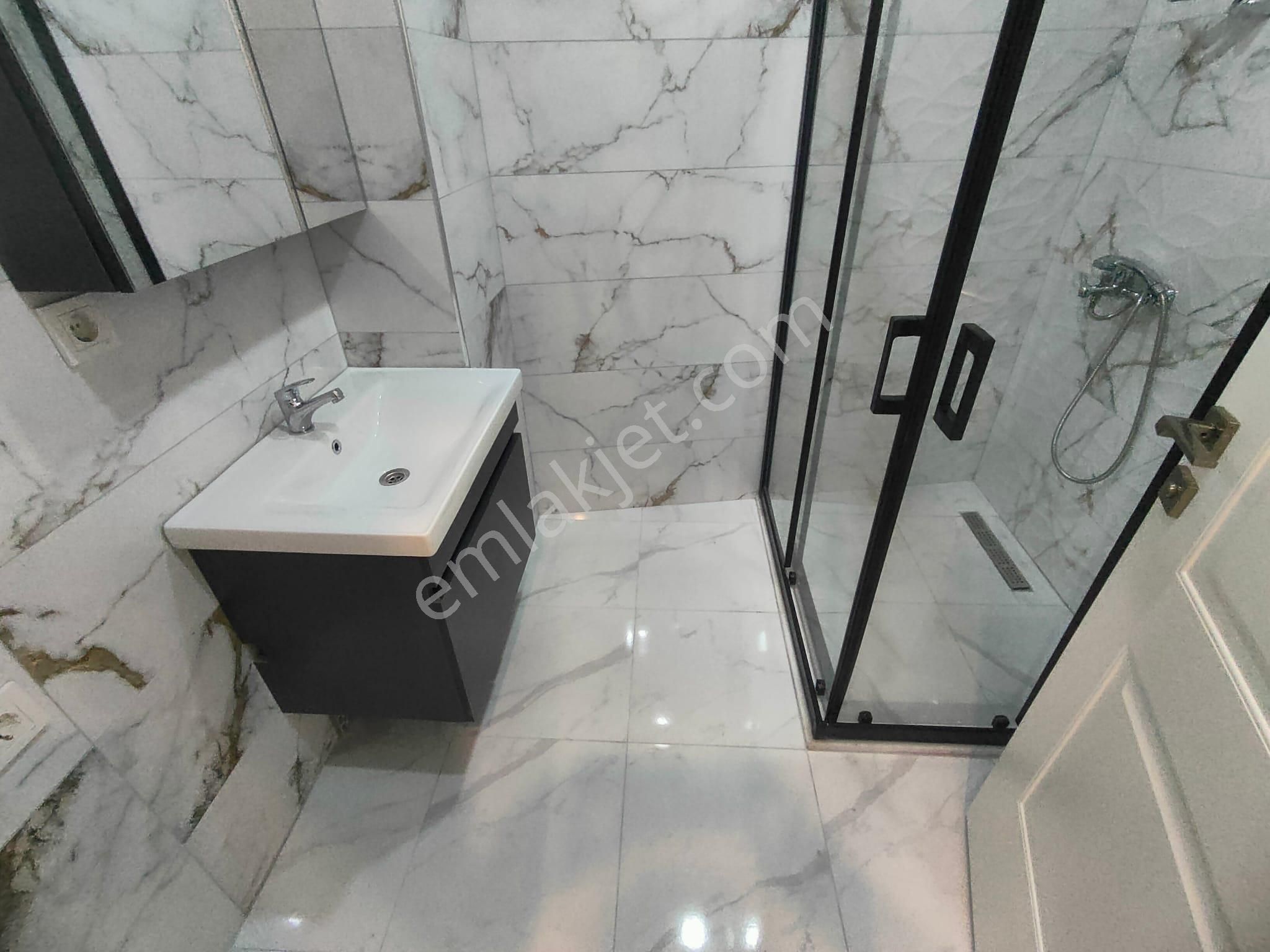 Emlak Dünyasından Küçükyalı Da Satılık 1+1 Bahçe Kullanımlı - Görsel 8