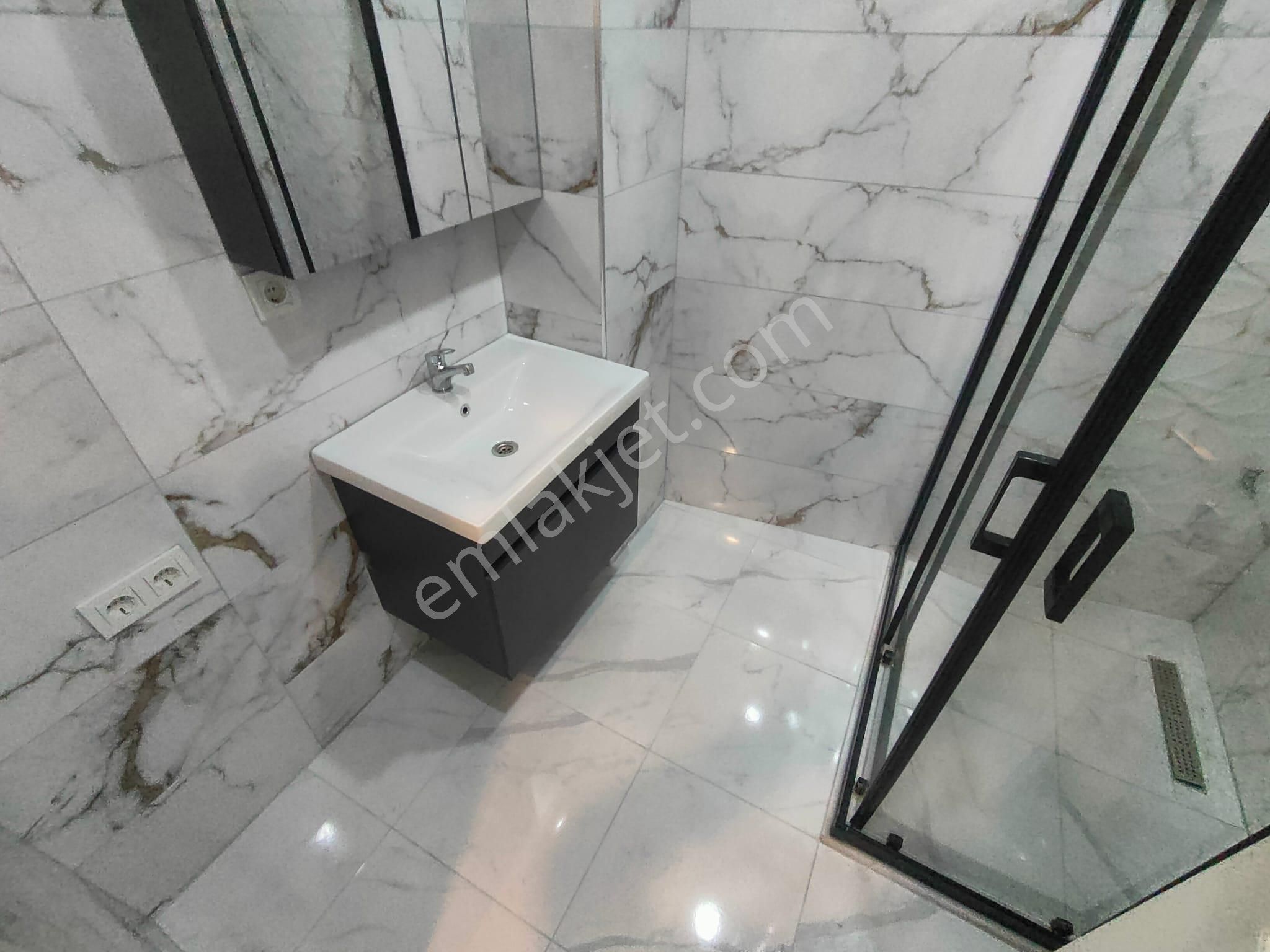 Emlak Dünyasından Küçükyalı Da Satılık 1+1 Bahçe Kullanımlı - Görsel 10