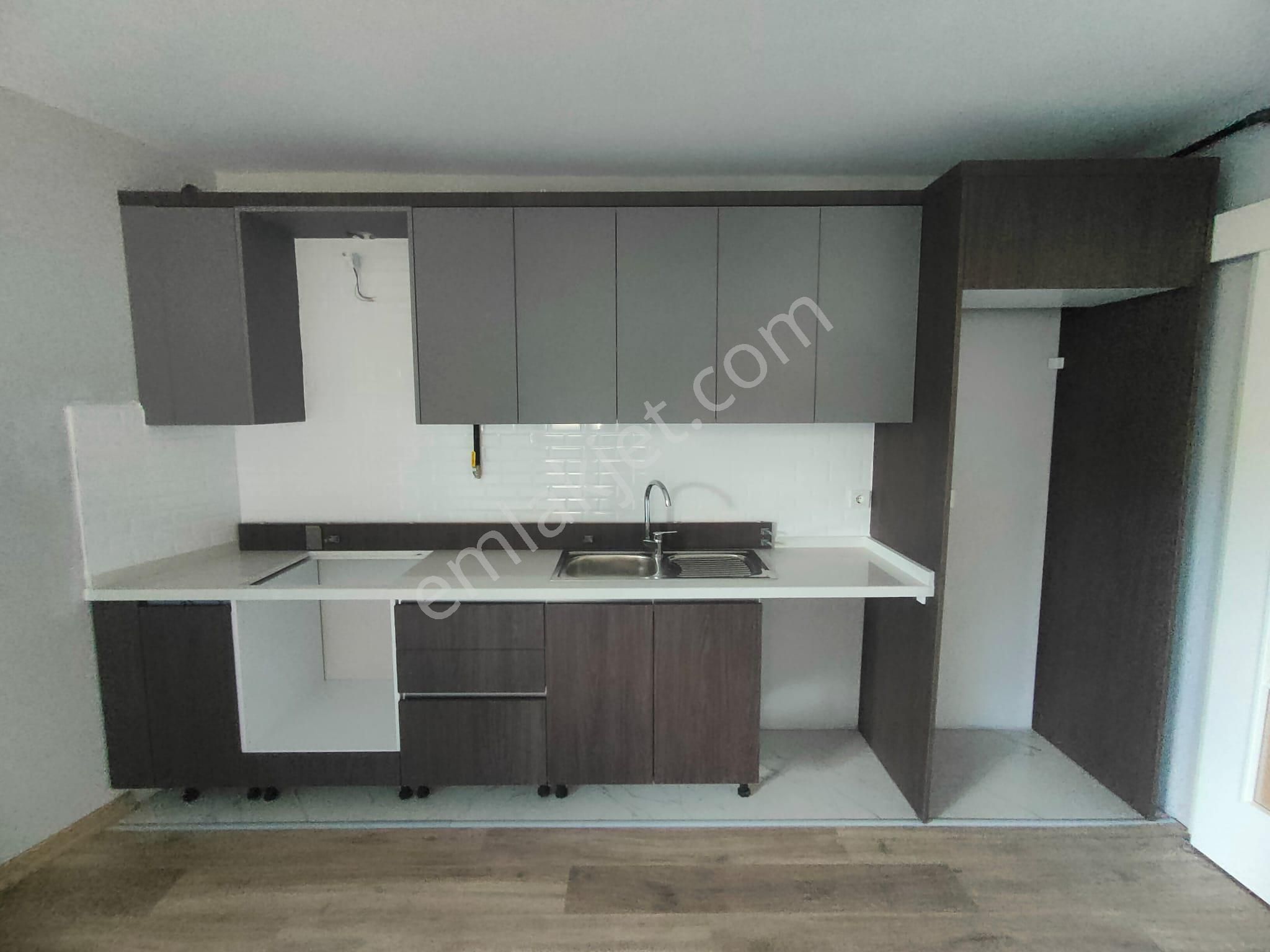 Emlak Dünyasından Küçükyalı Da Satılık 1+1 Bahçe Kullanımlı - Görsel 4