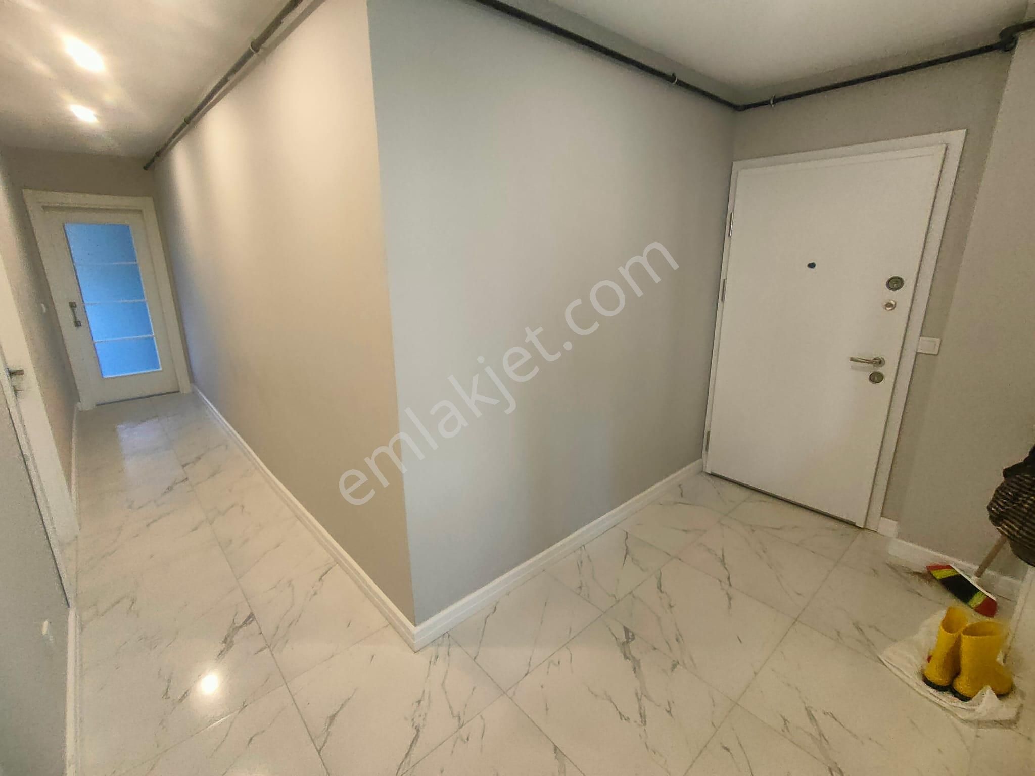 Emlak Dünyasından Küçükyalı Da Satılık 1+1 Bahçe Kullanımlı - Görsel 6