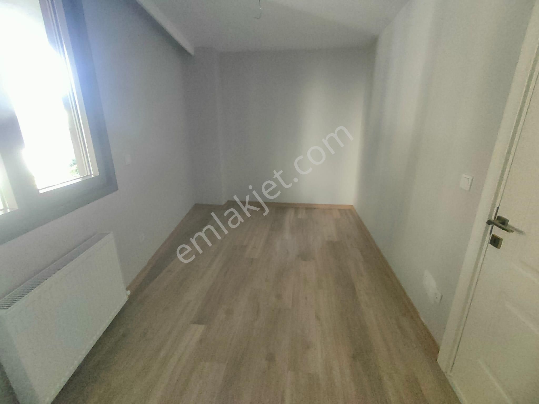 Emlak Dünyasından Küçükyalı Da Satılık 1+1 Bahçe Kullanımlı - Görsel 12