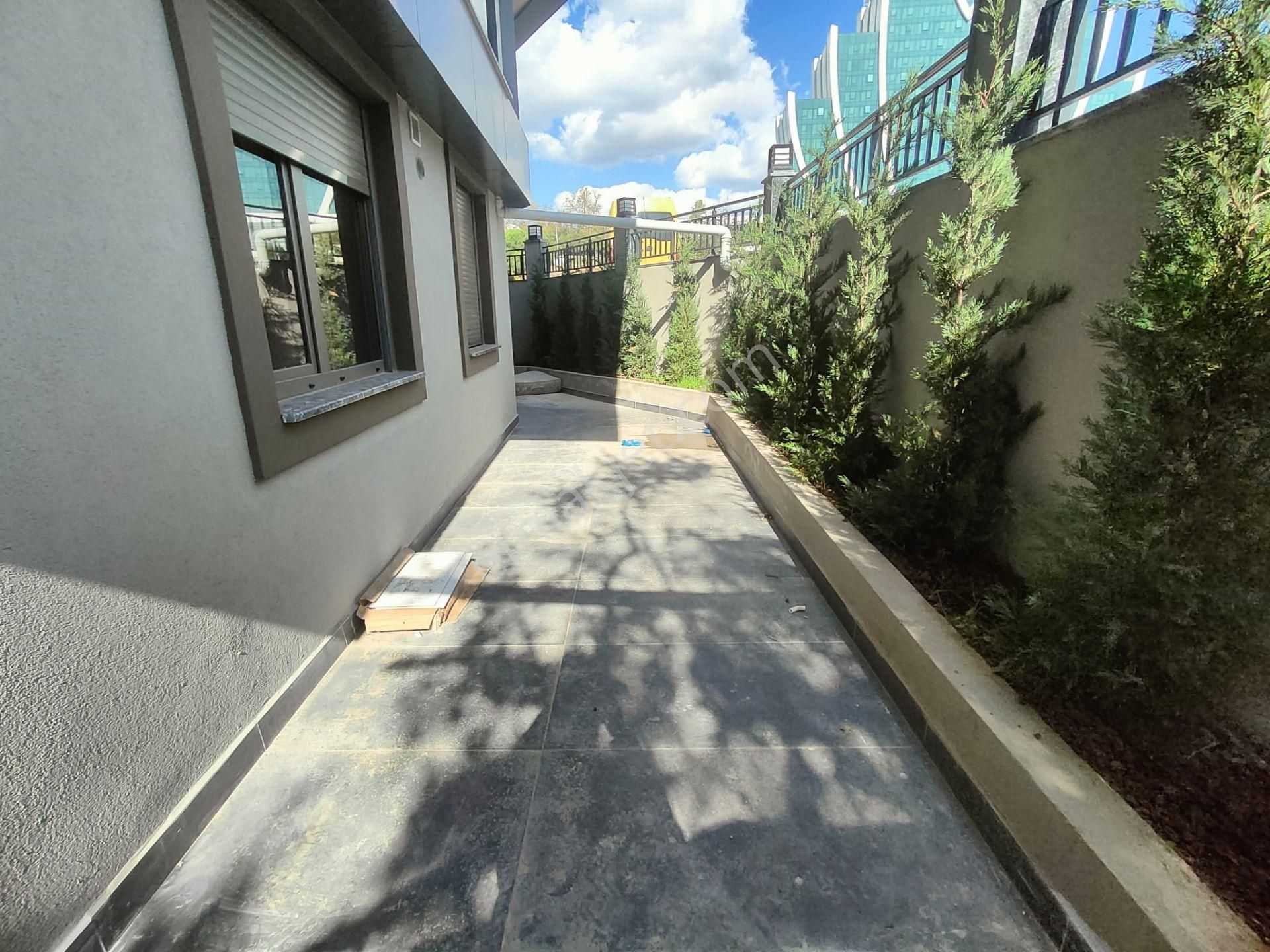 Emlak Dünyasından Küçükyalı Da Satılık 1+1 Bahçe Kullanımlı - Görsel 13