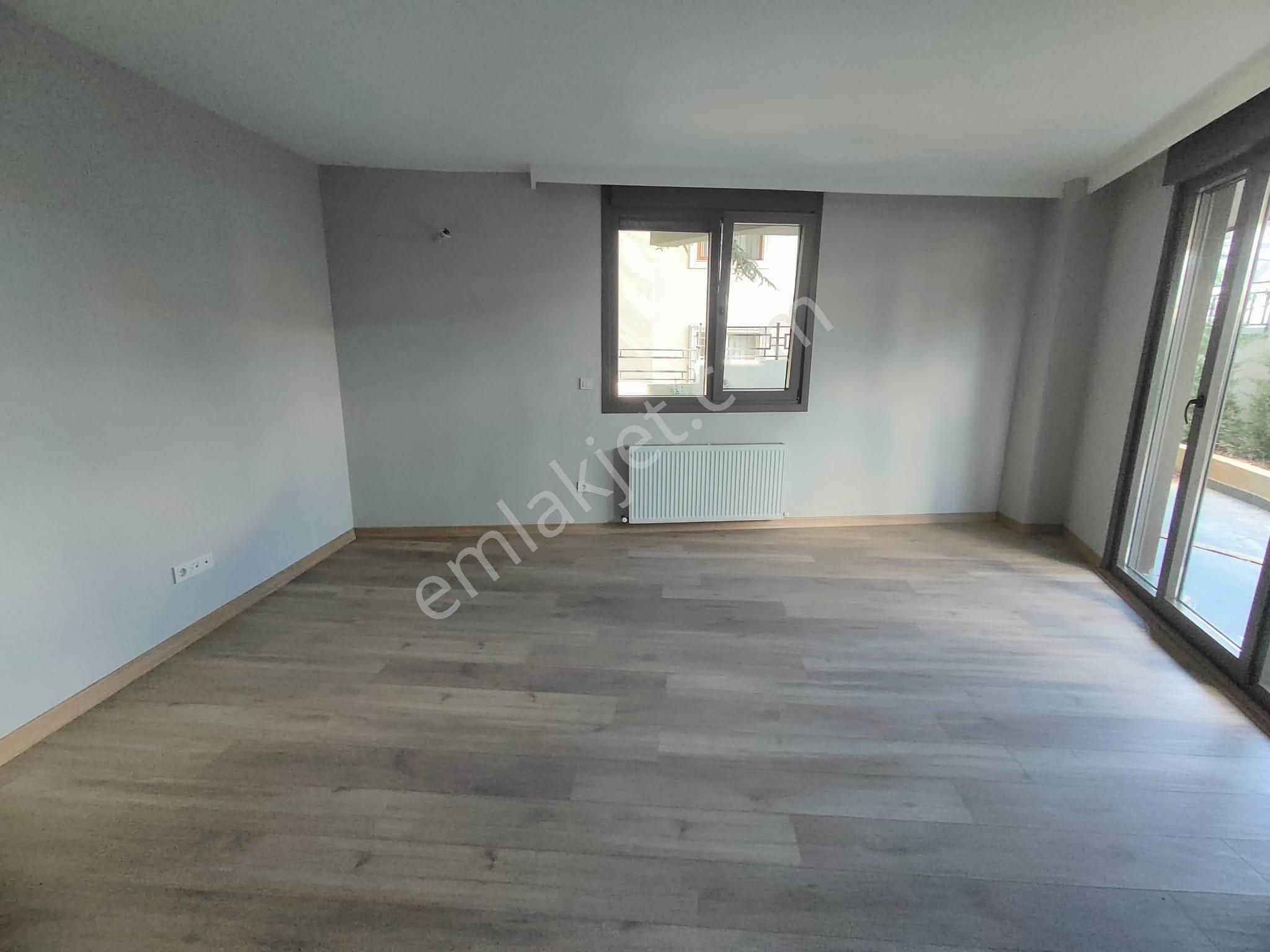 Emlak Dünyasından Küçükyalı Da Satılık 1+1 Bahçe Kullanımlı - Görsel 2