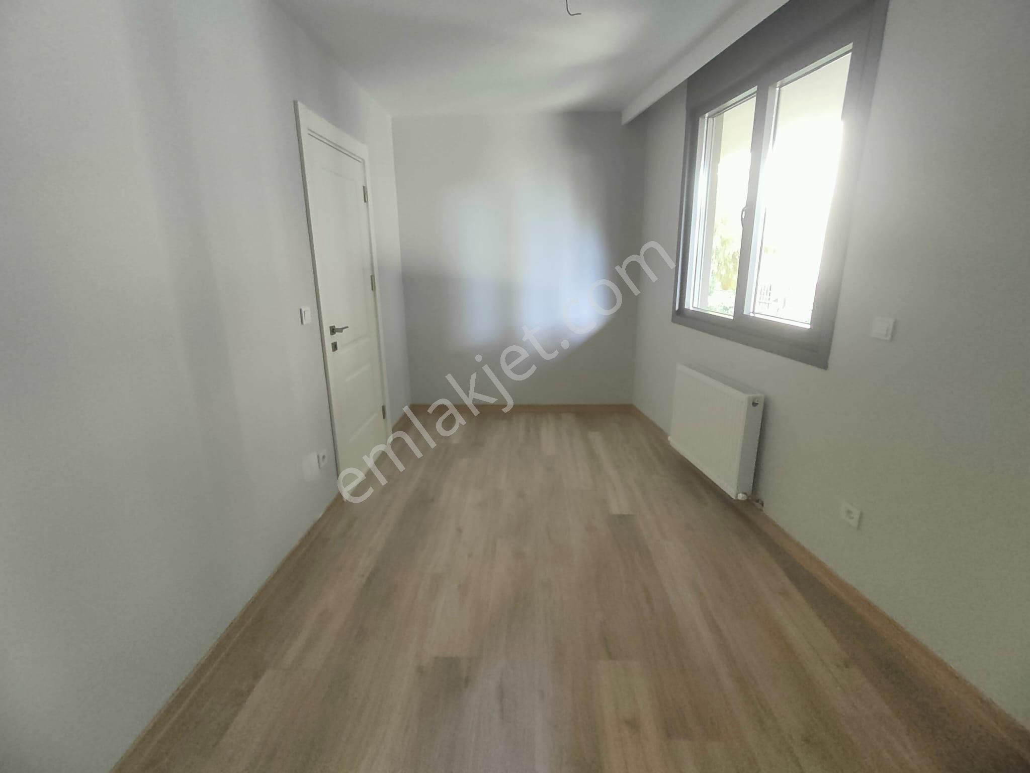 Emlak Dünyasından Küçükyalı Da Satılık 1+1 Bahçe Kullanımlı - Görsel 11