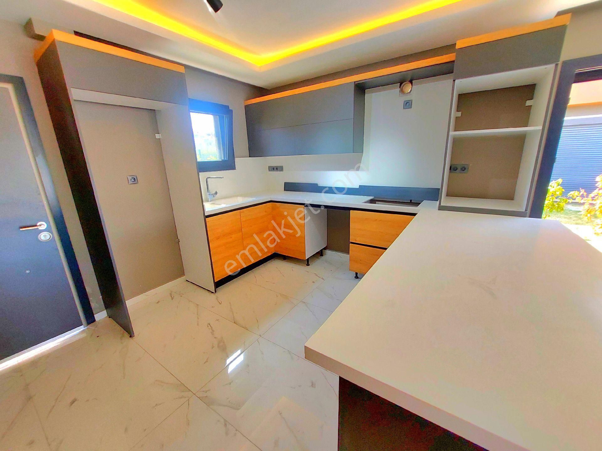 Kuşadasında Plaja Ve Avm'lere Yakın Havuzlu Sitede Otoparklı Bahçeli Sıfır Villa - Görsel 28