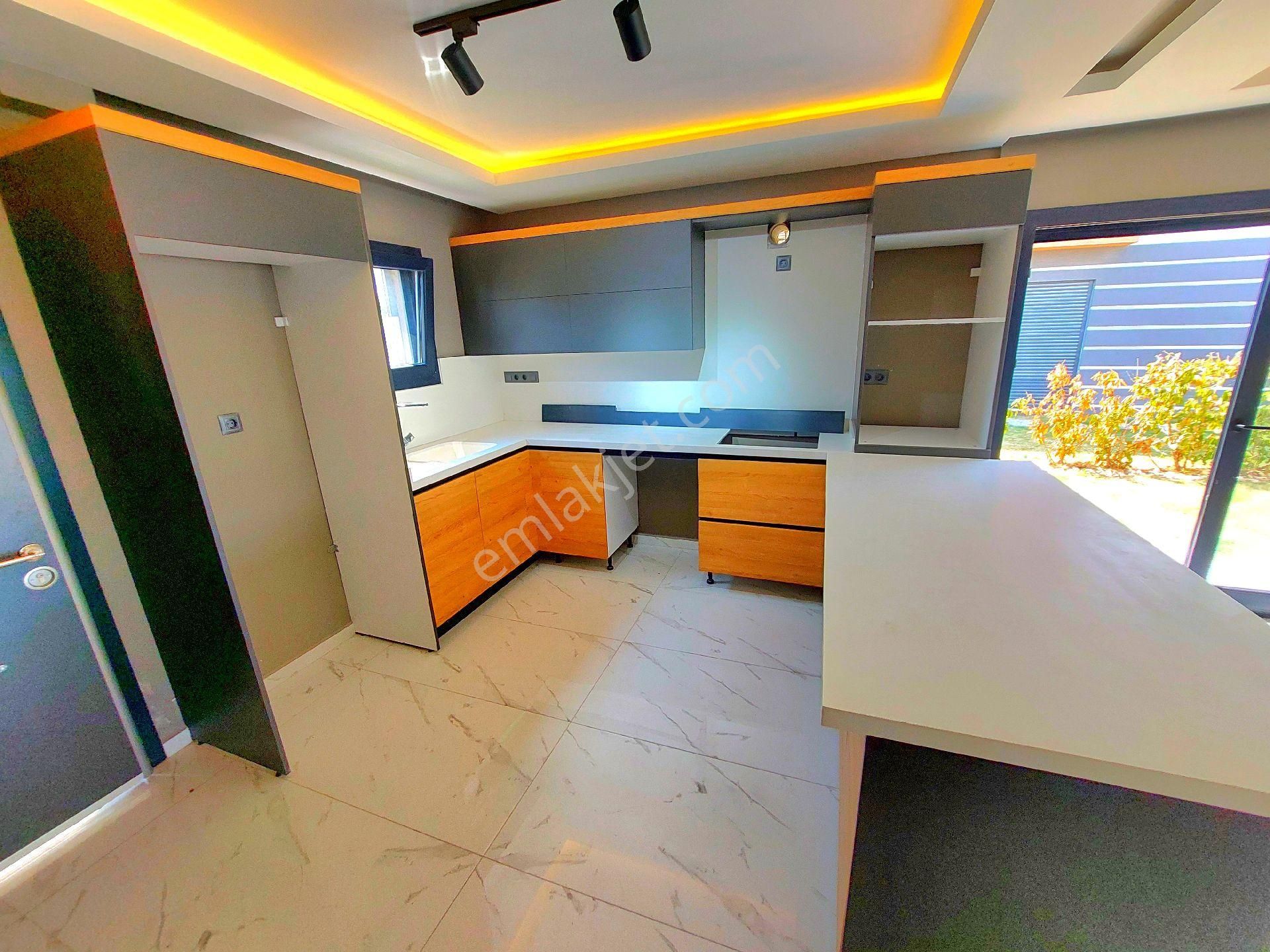 Kuşadasında Plaja Ve Avm'lere Yakın Havuzlu Sitede Otoparklı Bahçeli Sıfır Villa - Görsel 29