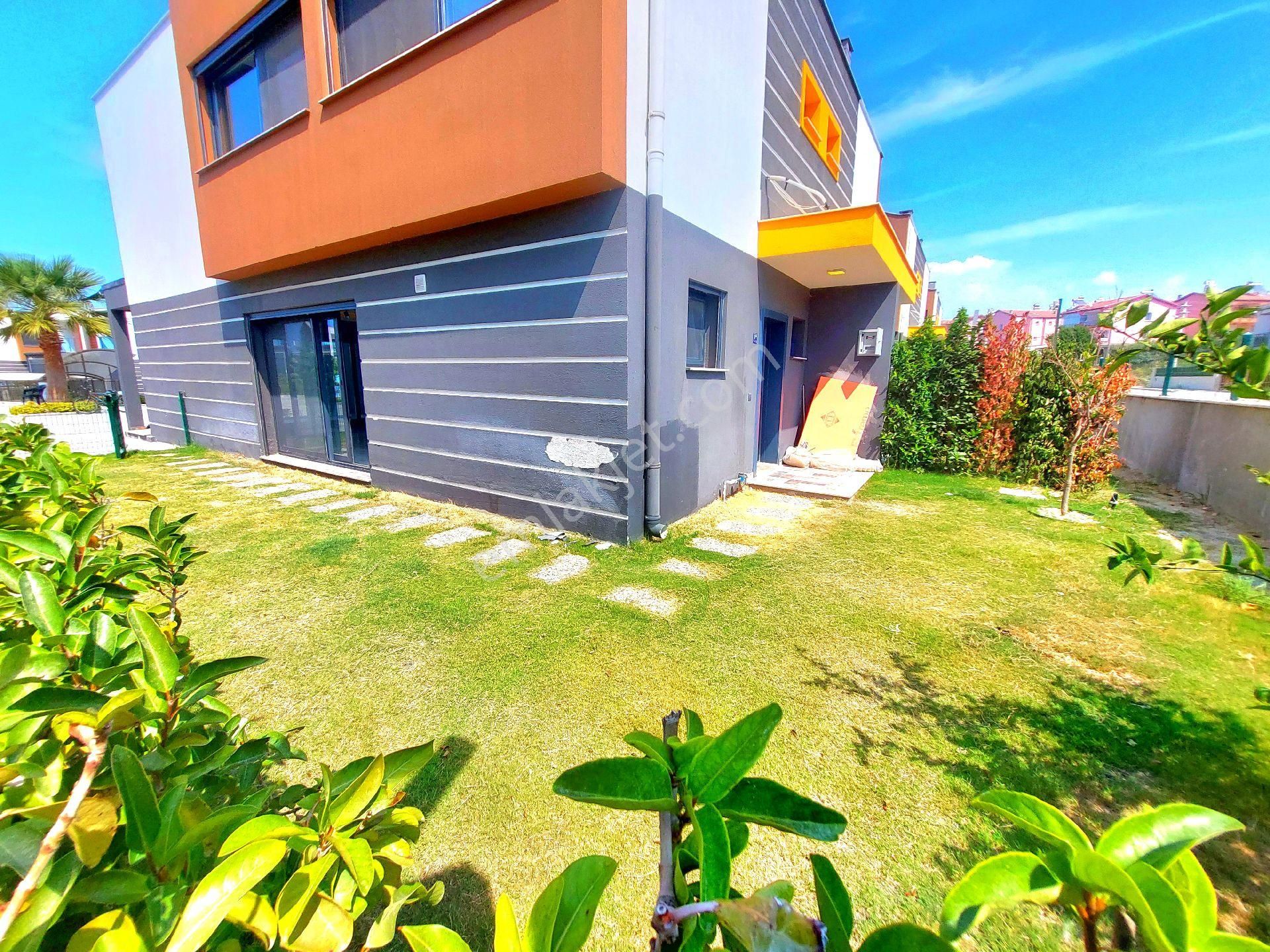 Kuşadasında Plaja Ve Avm'lere Yakın Havuzlu Sitede Otoparklı Bahçeli Sıfır Villa - Görsel 5