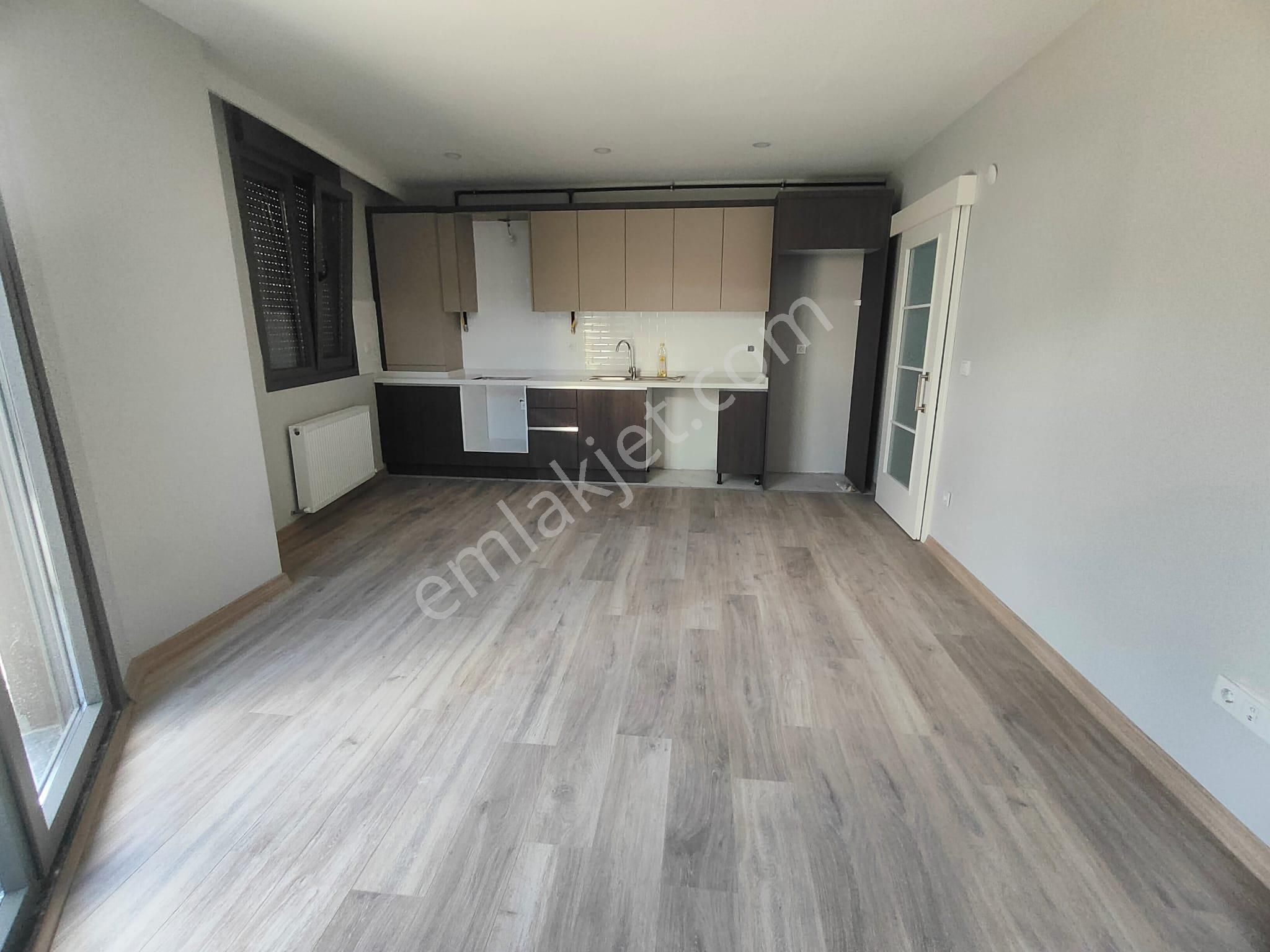 Emlak Dünyasından Küçükyalı'da 2+1 Bahçe Kullanımlı Sıfır Daire - Görsel 6