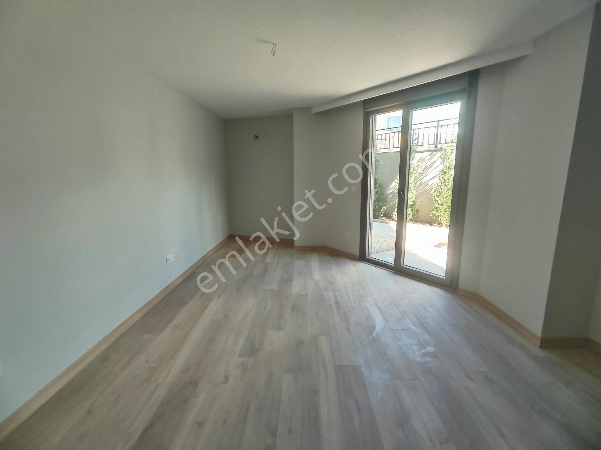 Emlak Dünyasından Küçükyalı'da 2+1 Bahçe Kullanımlı Sıfır Daire - Görsel 5