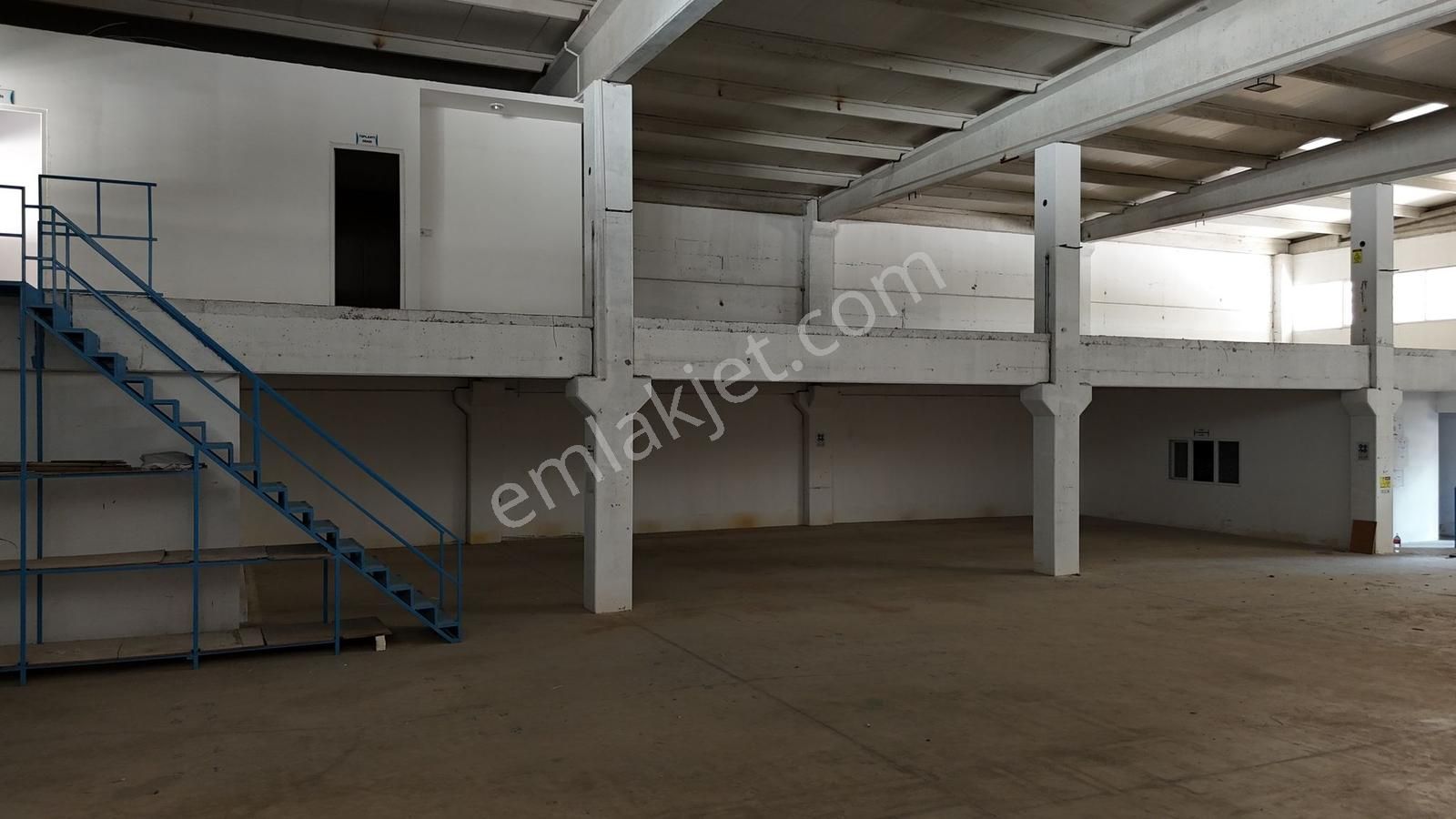 Bergama 3'üncü Sanayi Bölgesinde 1000 M2 Depo Kiralıktır - Görsel 2
