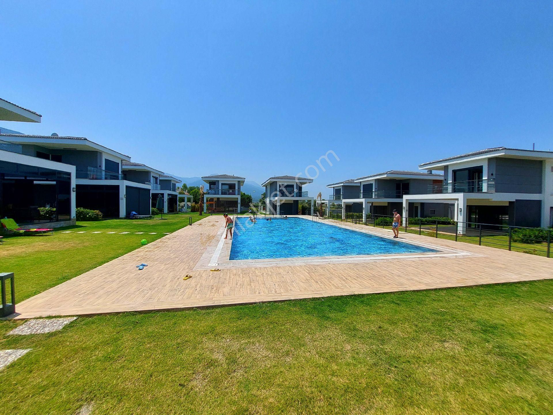 Güzelçamlıda Havuzlu Sitede Tek Müstakil Bahçeli Sıfır Villa - Görsel 35