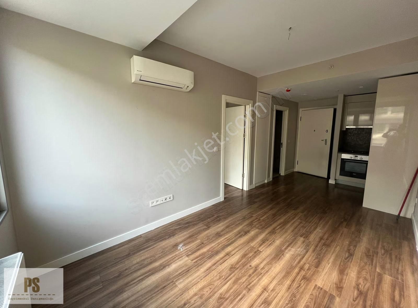 Satış Ve Kiralama Ofisinden Kiracılı Satılık 1+1 Daire