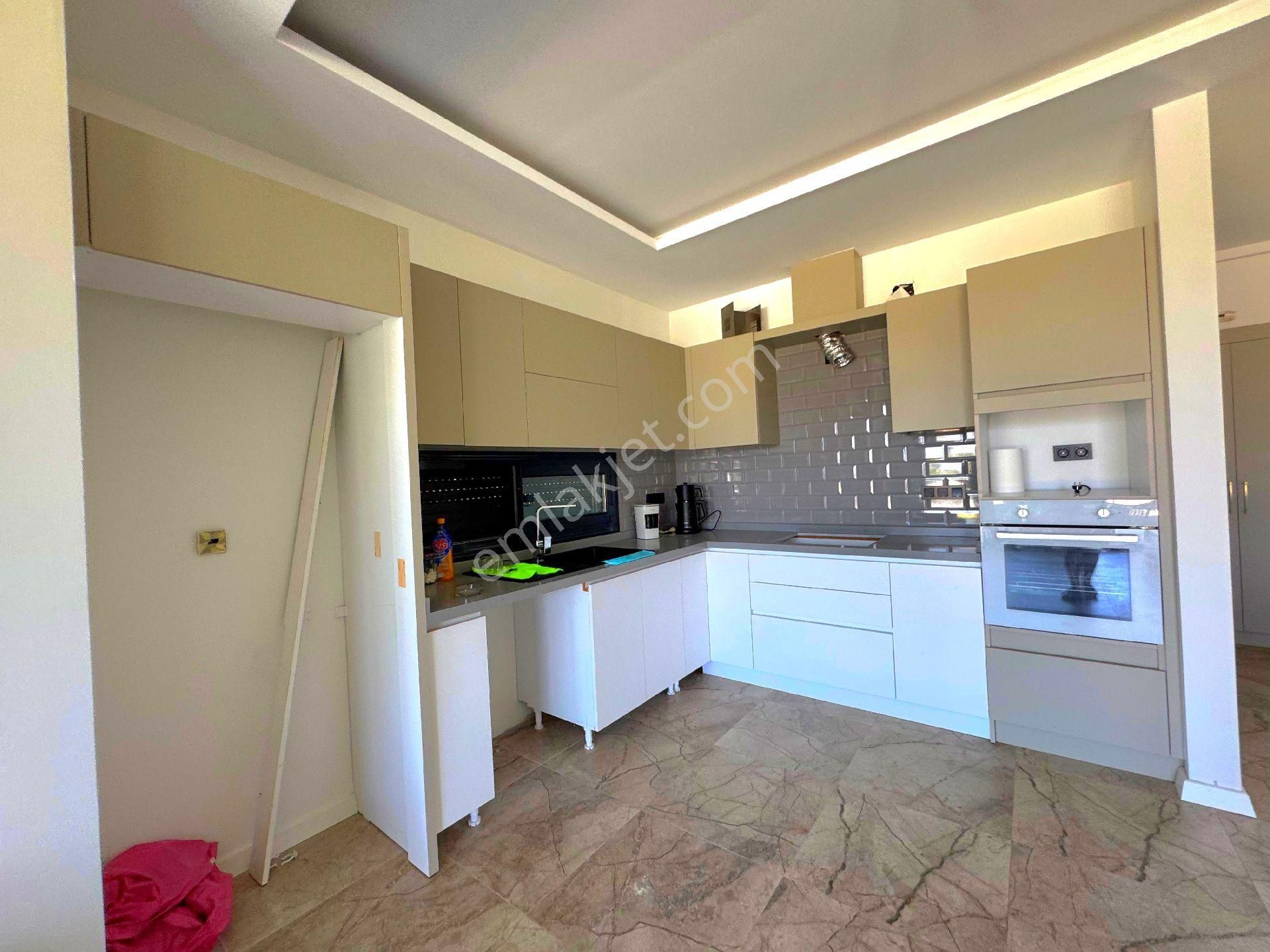 Güzelçamlıda Havuzlu Sitede 3+1 Bahçeli Sıfır Villa - Görsel 23