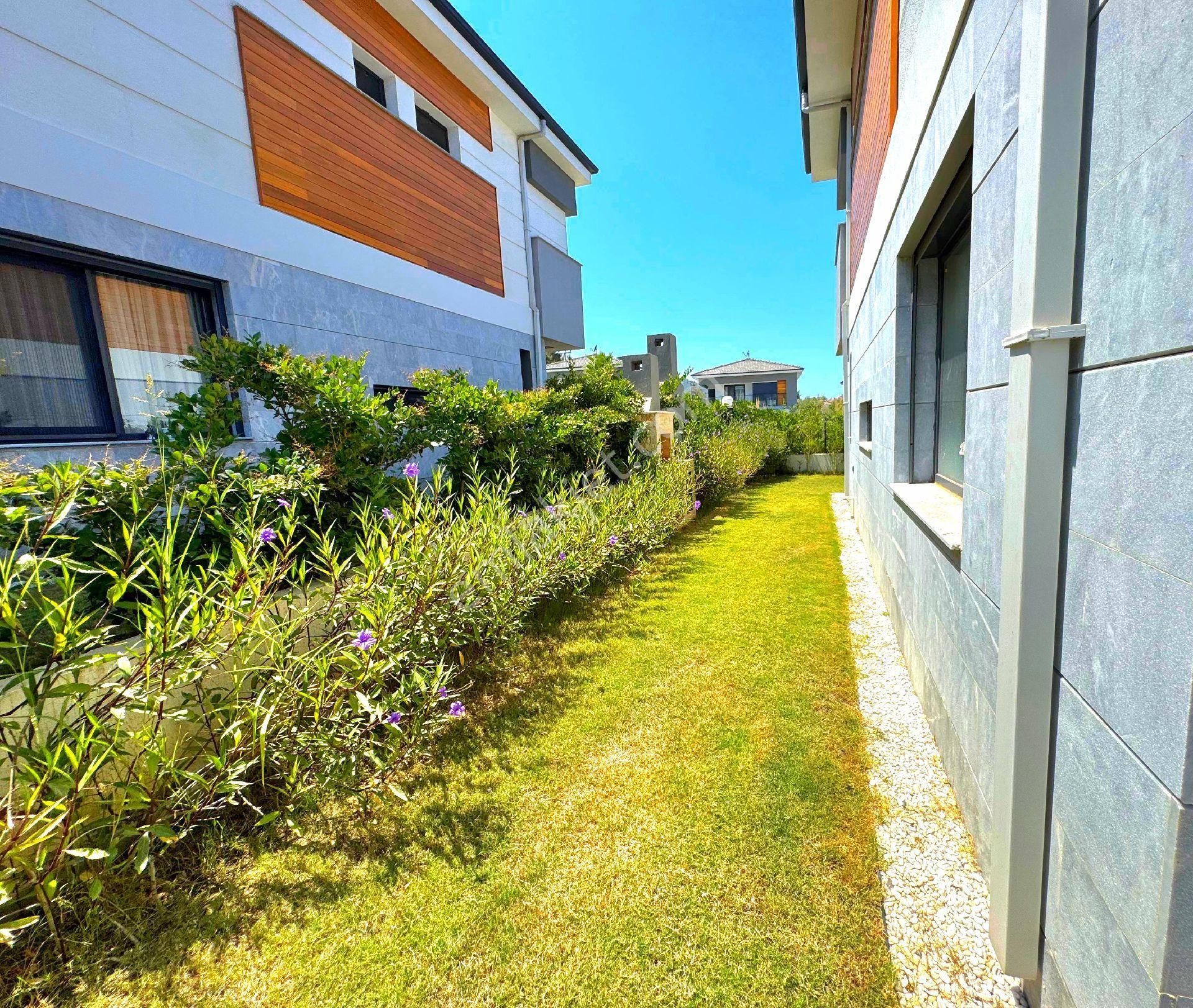 Güzelçamlıda Havuzlu Sitede 3+1 Bahçeli Sıfır Villa - Görsel 2
