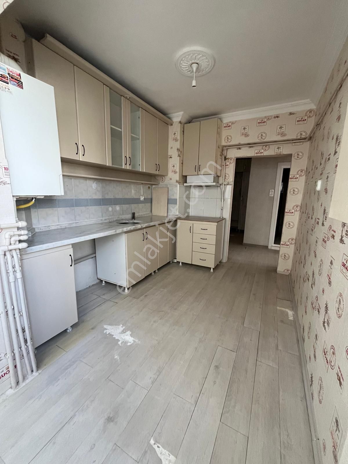 Mareşal Çakmak Mh.de 3+1 Ara Kat Ebevyn Banyolu Satılık Daire - Görsel 3