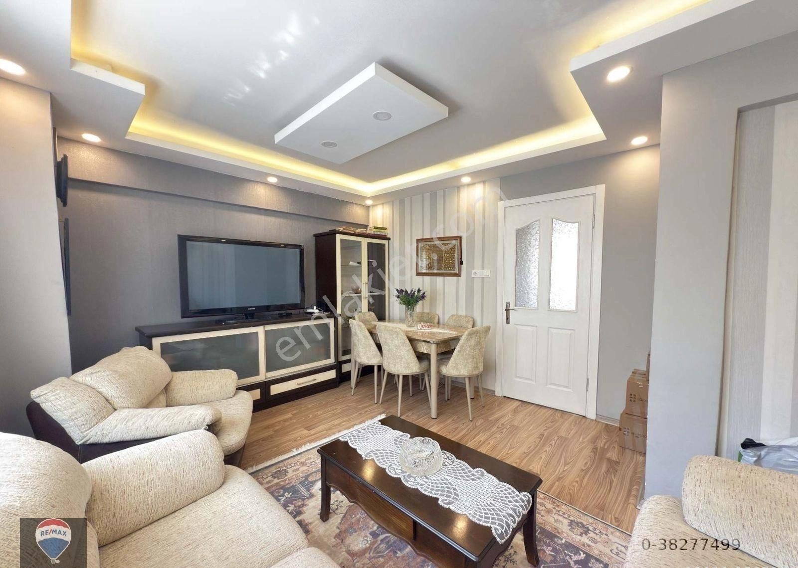 Kuşadası Merkezde Satılık 2 Daire 1 Dükkan - Görsel 9