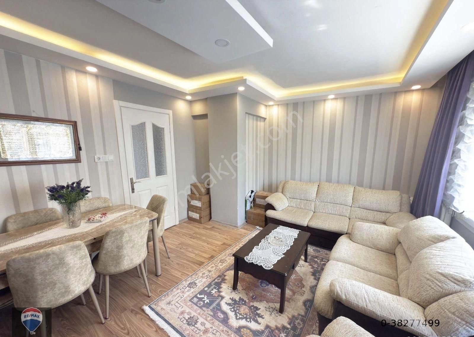 Kuşadası Merkezde Satılık 2 Daire 1 Dükkan - Görsel 3