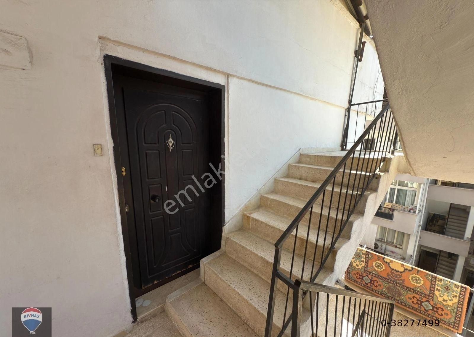 Kuşadası Merkezde Satılık 2 Daire 1 Dükkan - Görsel 15