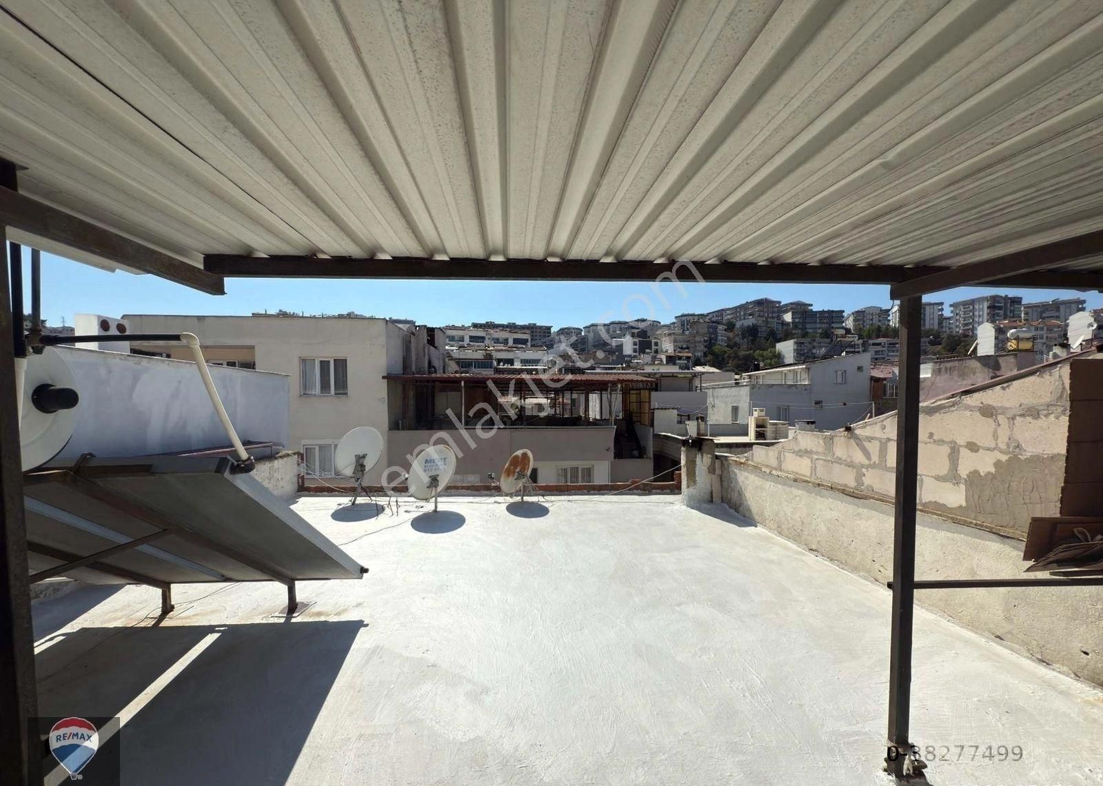 Kuşadası Merkezde Satılık 2 Daire 1 Dükkan - Görsel 12