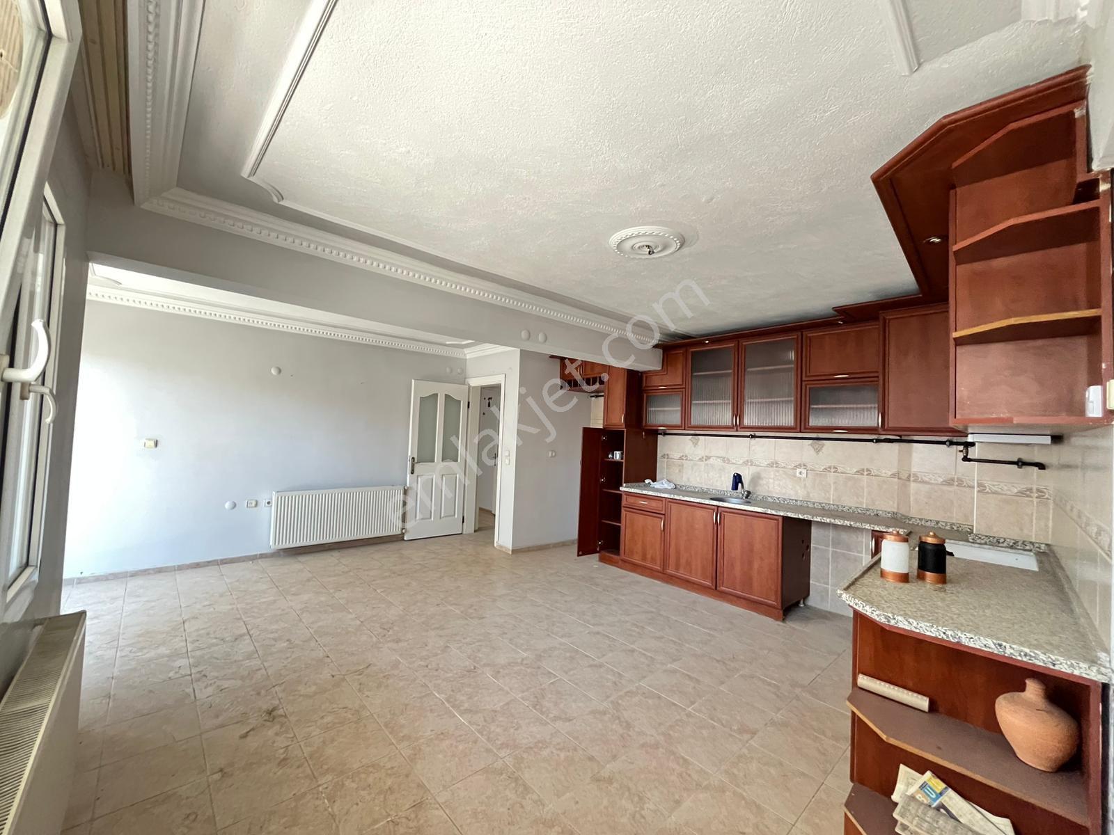 Torbalı Torbalı Mah 3+1.140m2 İzbanın Dibi D. Gazlı