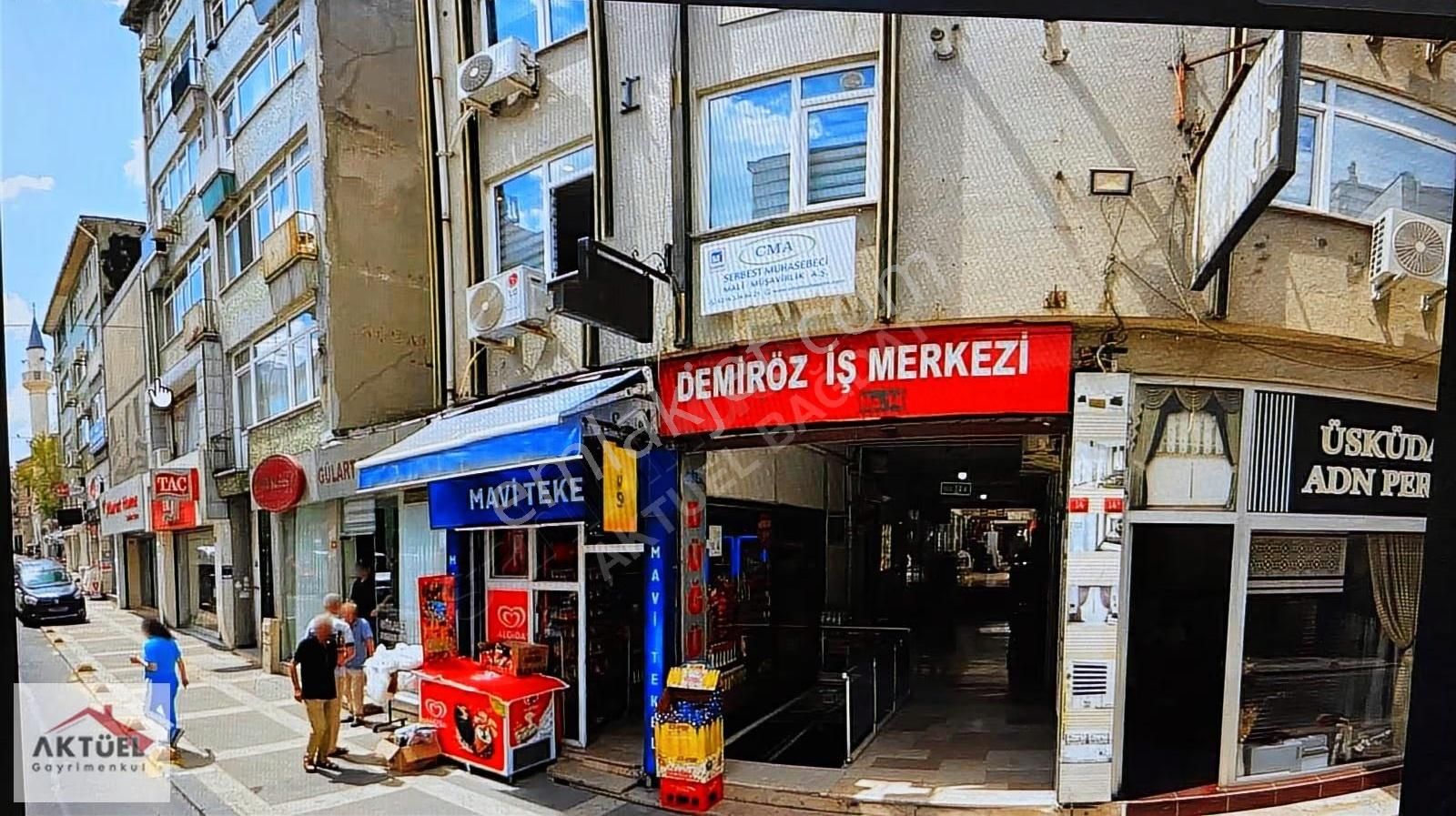 Üsküdar 'da Demiröz İş Merkezinde Yatırımlık Boş Dükkan