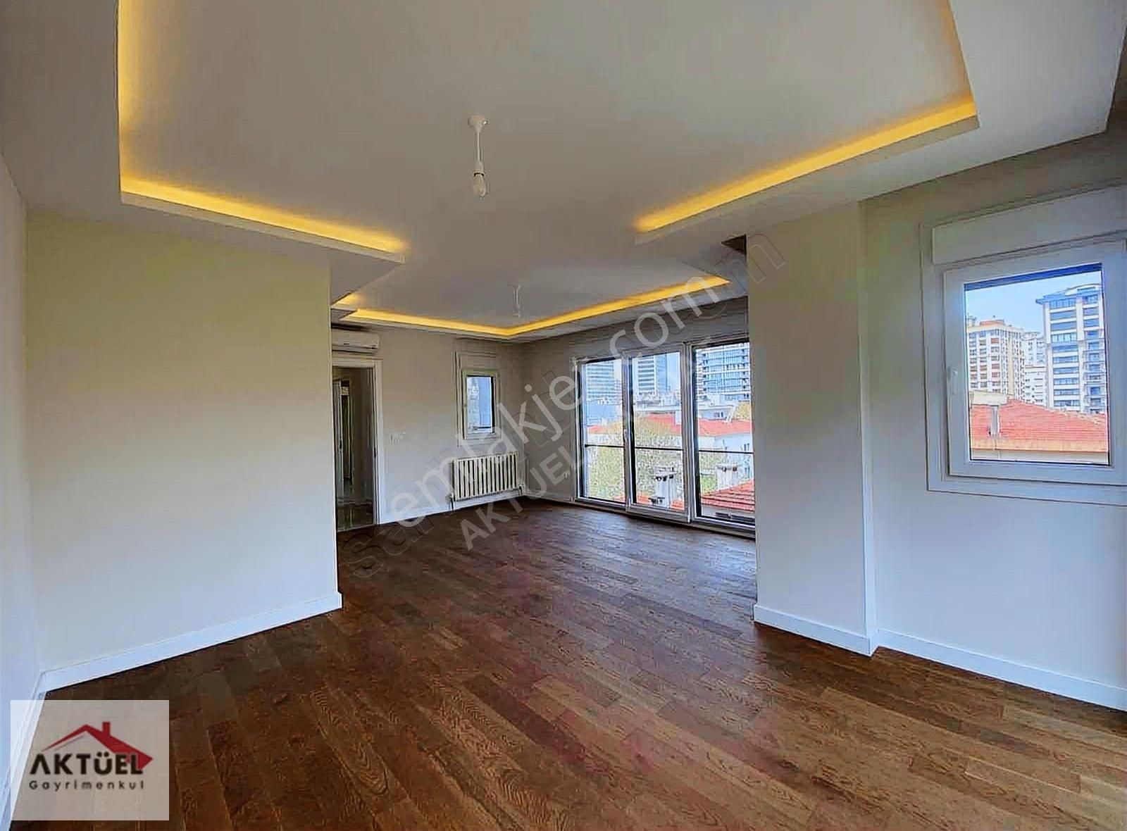 Çiftehavuzlar Sahil'de Büyük Kulübe Yakın 135 M2 Balkonlu 3+1