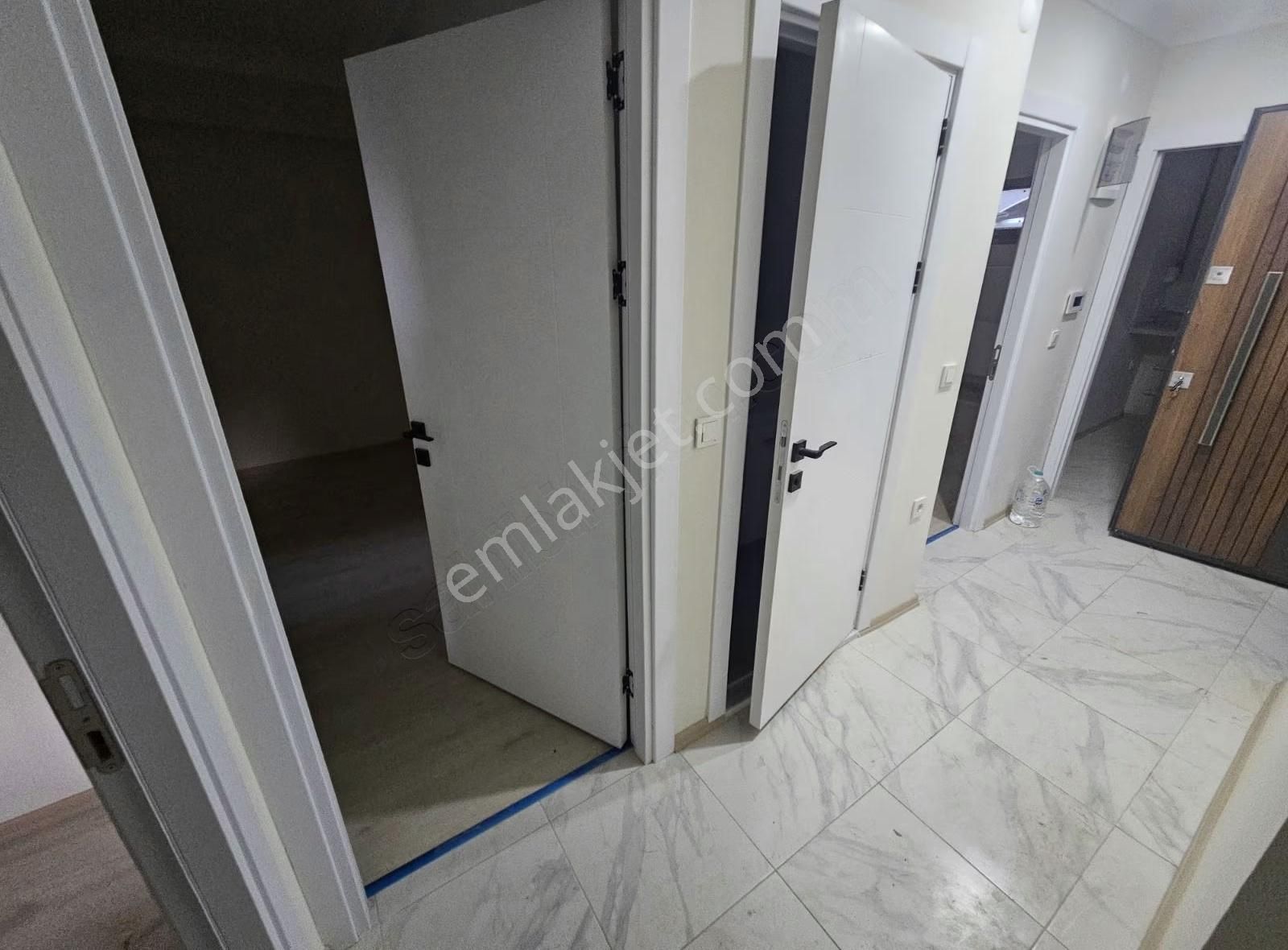 Üsküdar Belediye Karşısı 2+1 Yeni Sıfır Bina Cuma Pazarı İçinde - Görsel 2