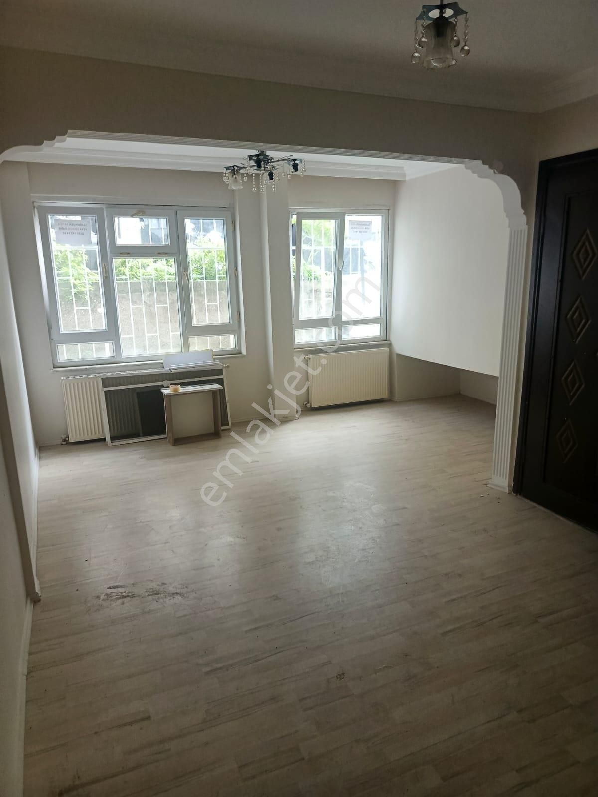 Akşenden Fatih Silivrikapıda 2+1 Full Yapılı 85m² Bahçe Katı Kiralık Daire