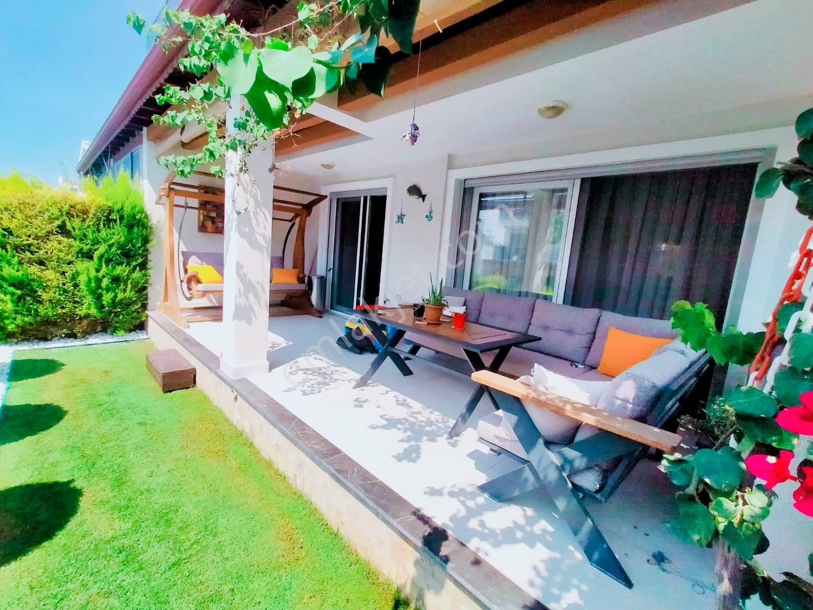 Kuşadası Soğucak'ta Havuzlu Sitede 5+2 Villa - Görsel 4