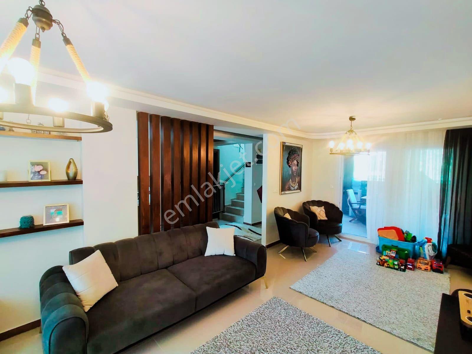 Kuşadası Soğucak'ta Havuzlu Sitede 5+2 Villa - Görsel 30