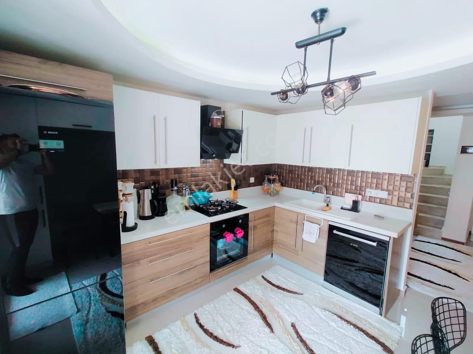 Kuşadası Soğucak'ta Havuzlu Sitede 5+2 Villa - Görsel 34