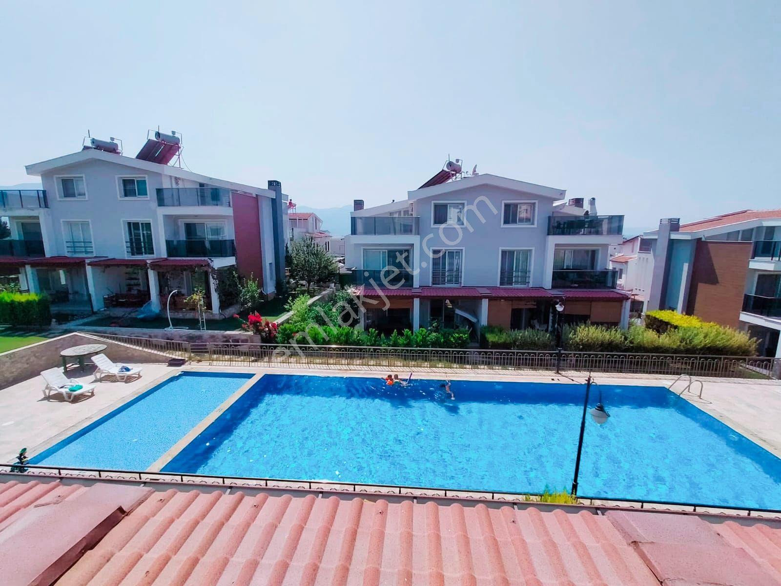 Kuşadası Soğucak'ta Havuzlu Sitede 5+2 Villa - Görsel 20